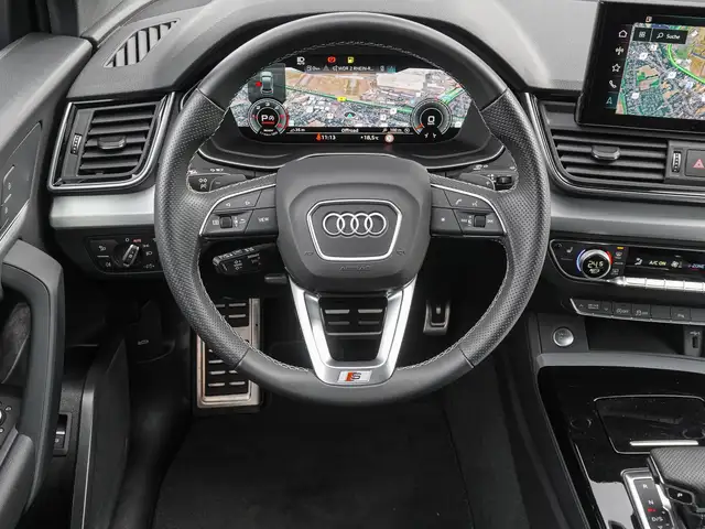 Audi Q5 view 11