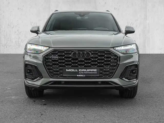 Audi Q5 view 3