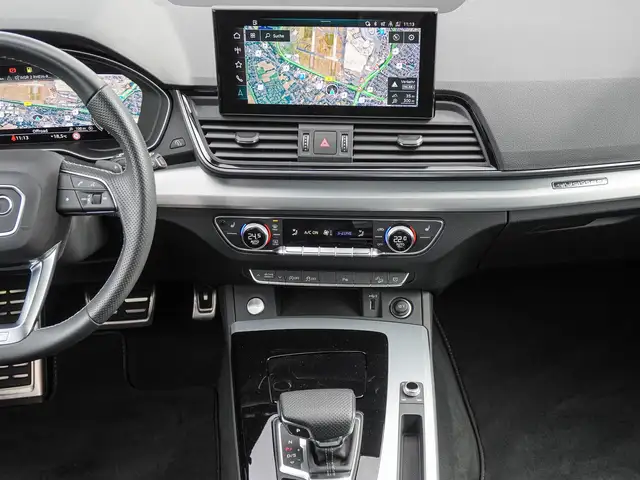 Audi Q5 view 12