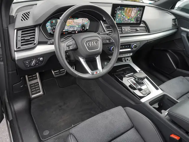 Audi Q5 view 9