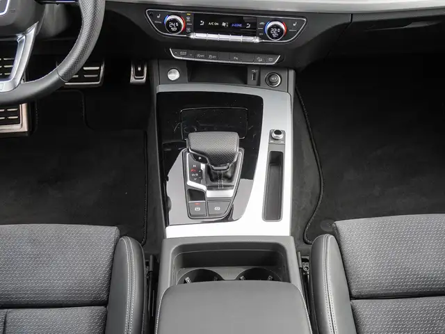 Audi Q5 view 13