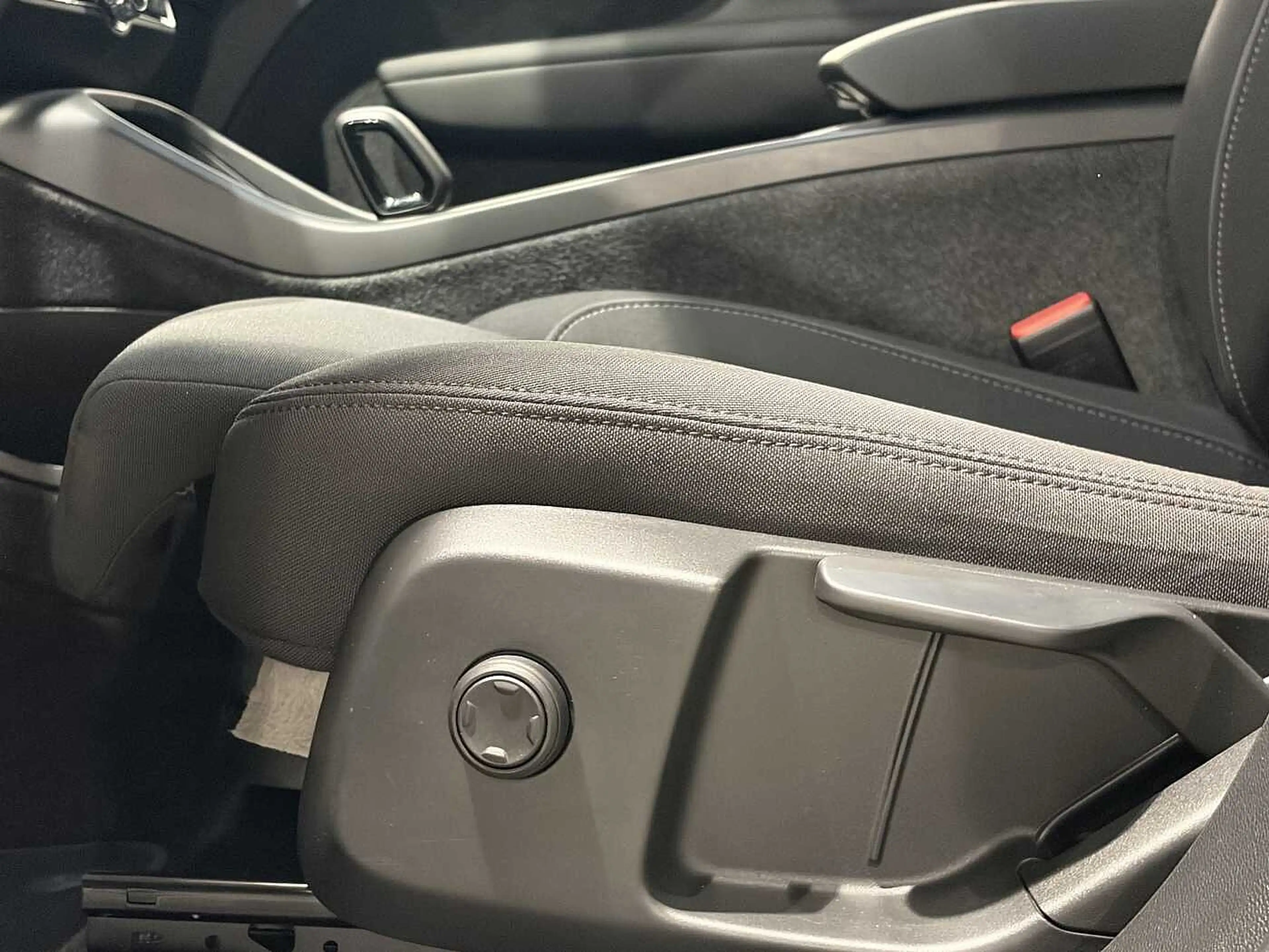 Volvo C40 Recharge — photo 7