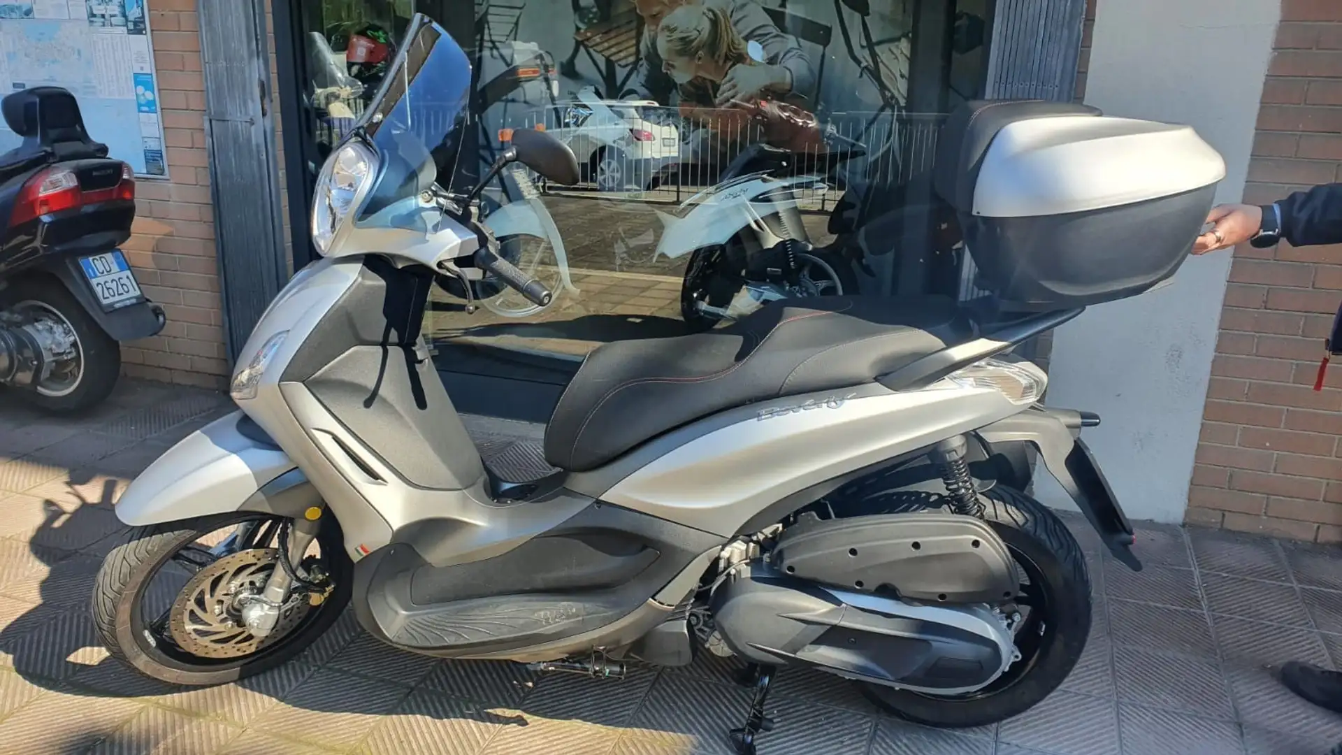 Piaggio Beverly 350 Argintiu - 2