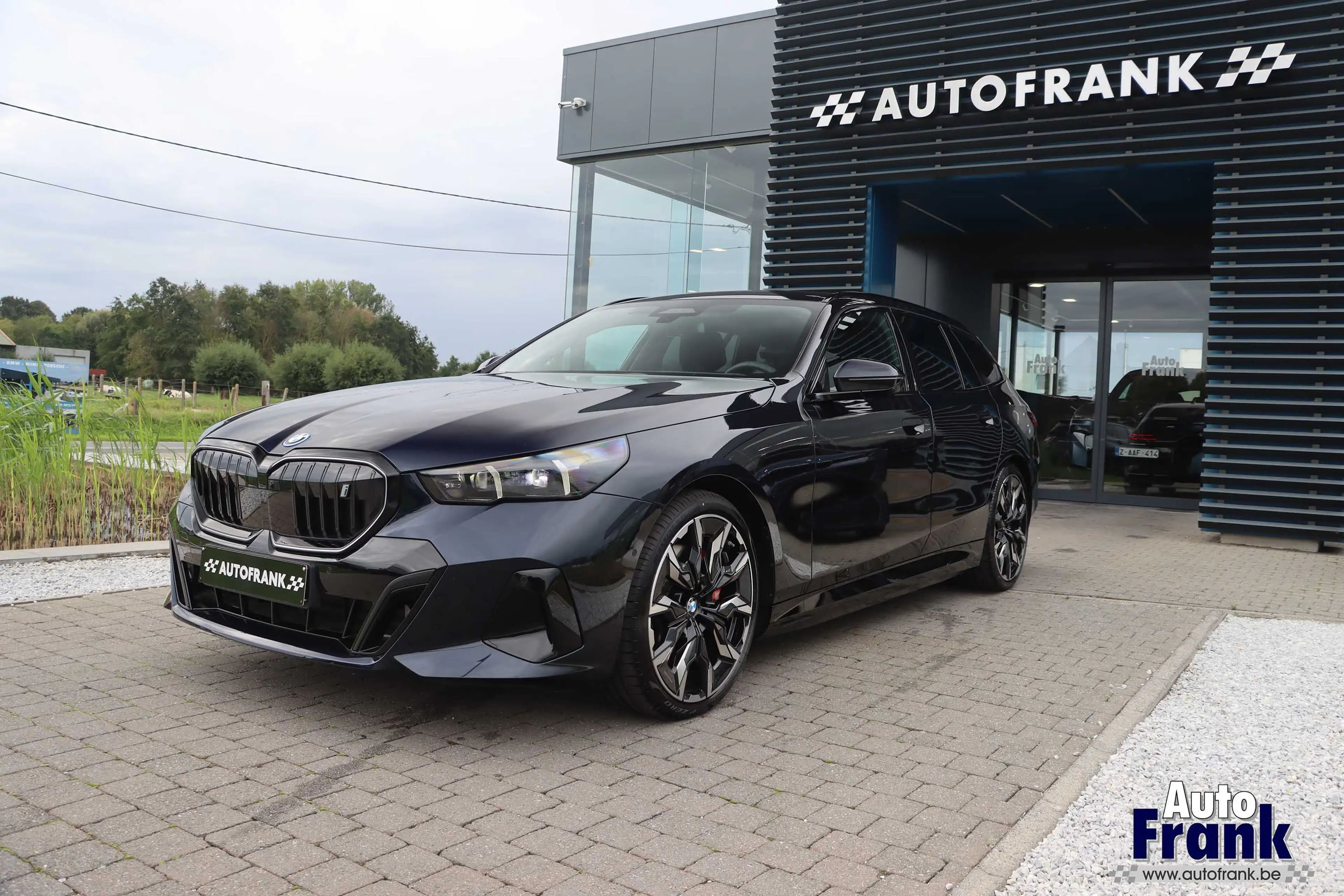 BMW i5 40 / BREAK / 4X4 / M-SPORT-PRO / 21" / SUSP PRO / DRIV PRO / B&W — photo 3