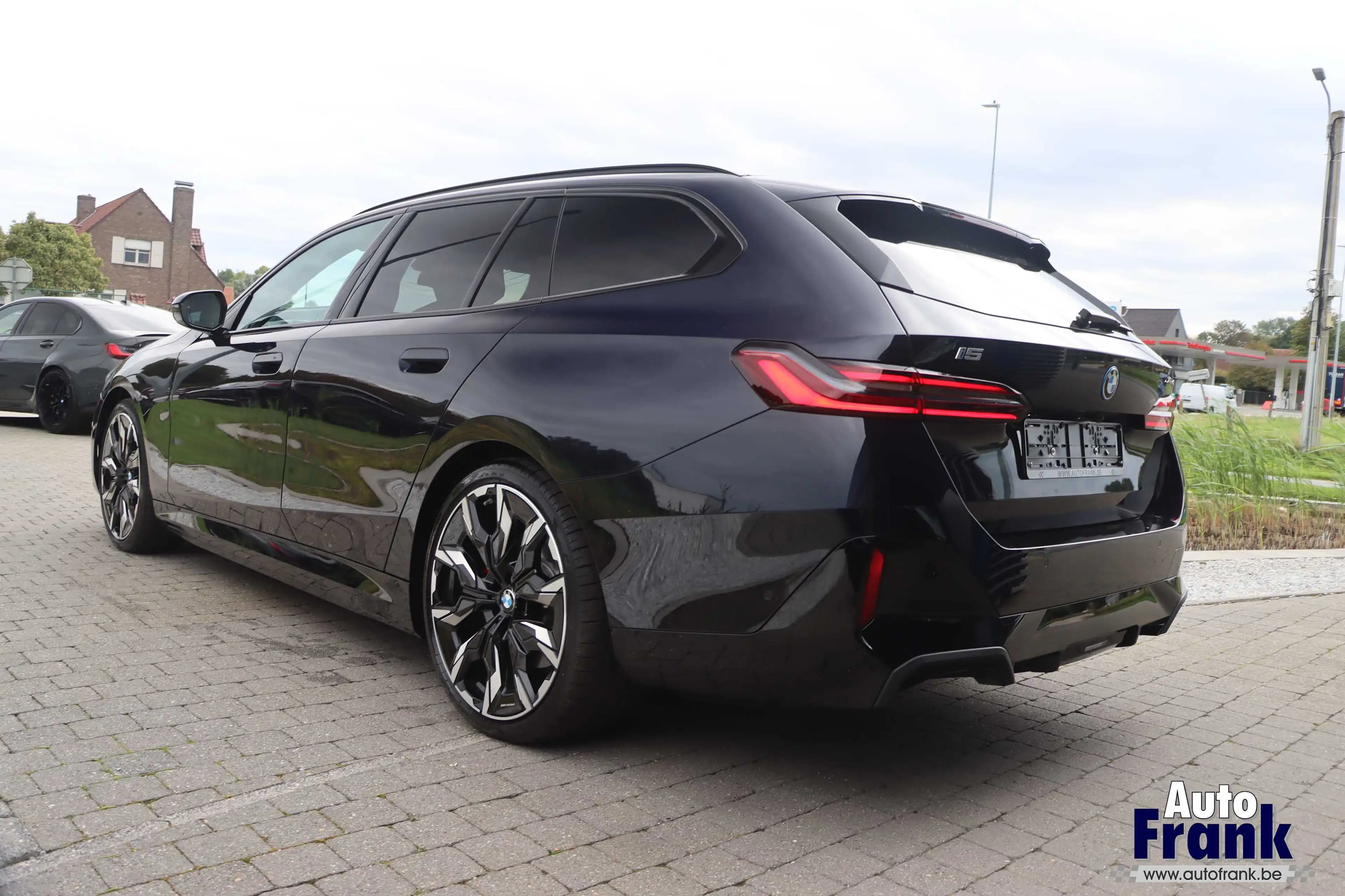 BMW i5 40 / BREAK / 4X4 / M-SPORT-PRO / 21" / SUSP PRO / DRIV PRO / B&W — photo 5