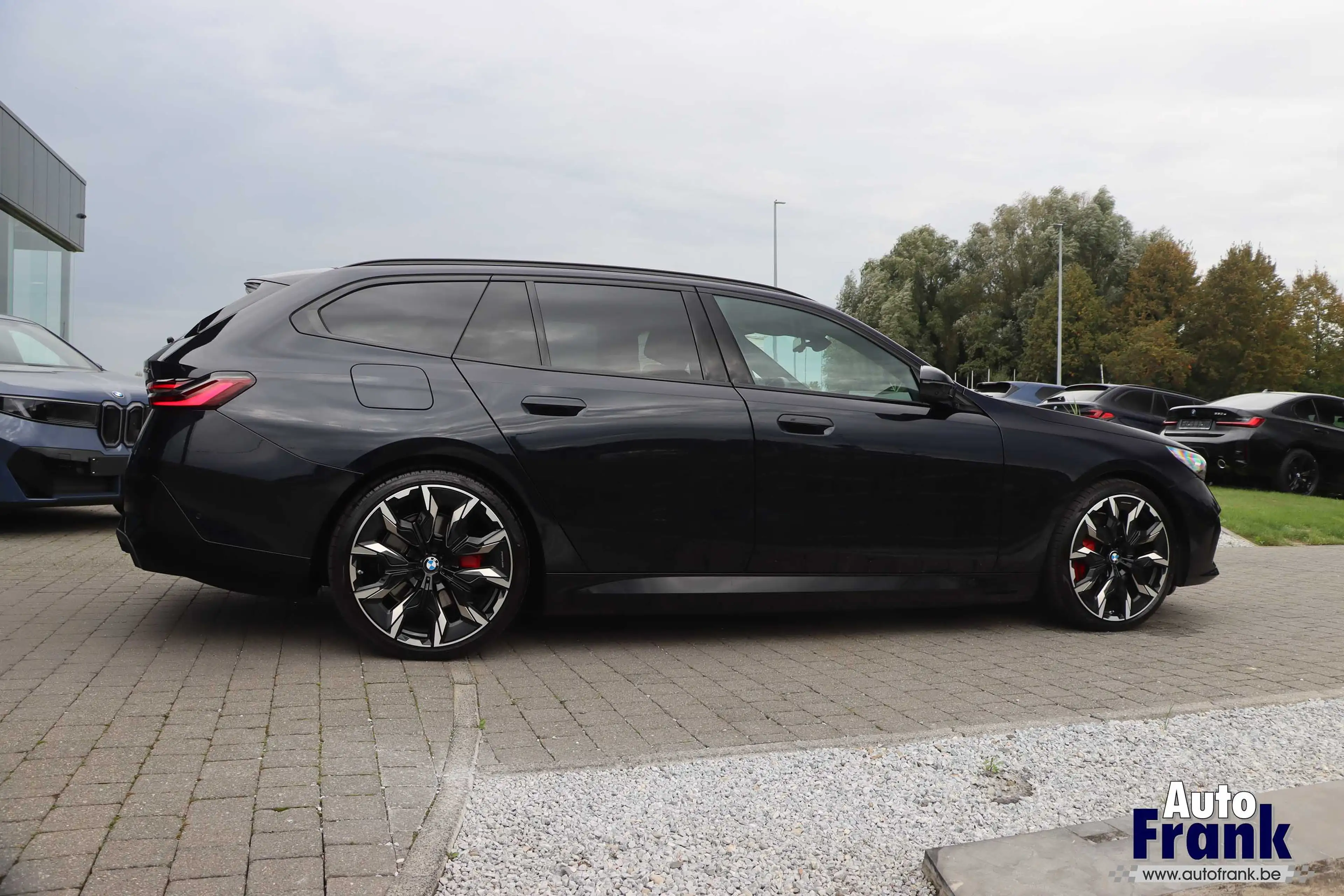 BMW i5 40 / BREAK / 4X4 / M-SPORT-PRO / 21" / SUSP PRO / DRIV PRO / B&W — photo 8