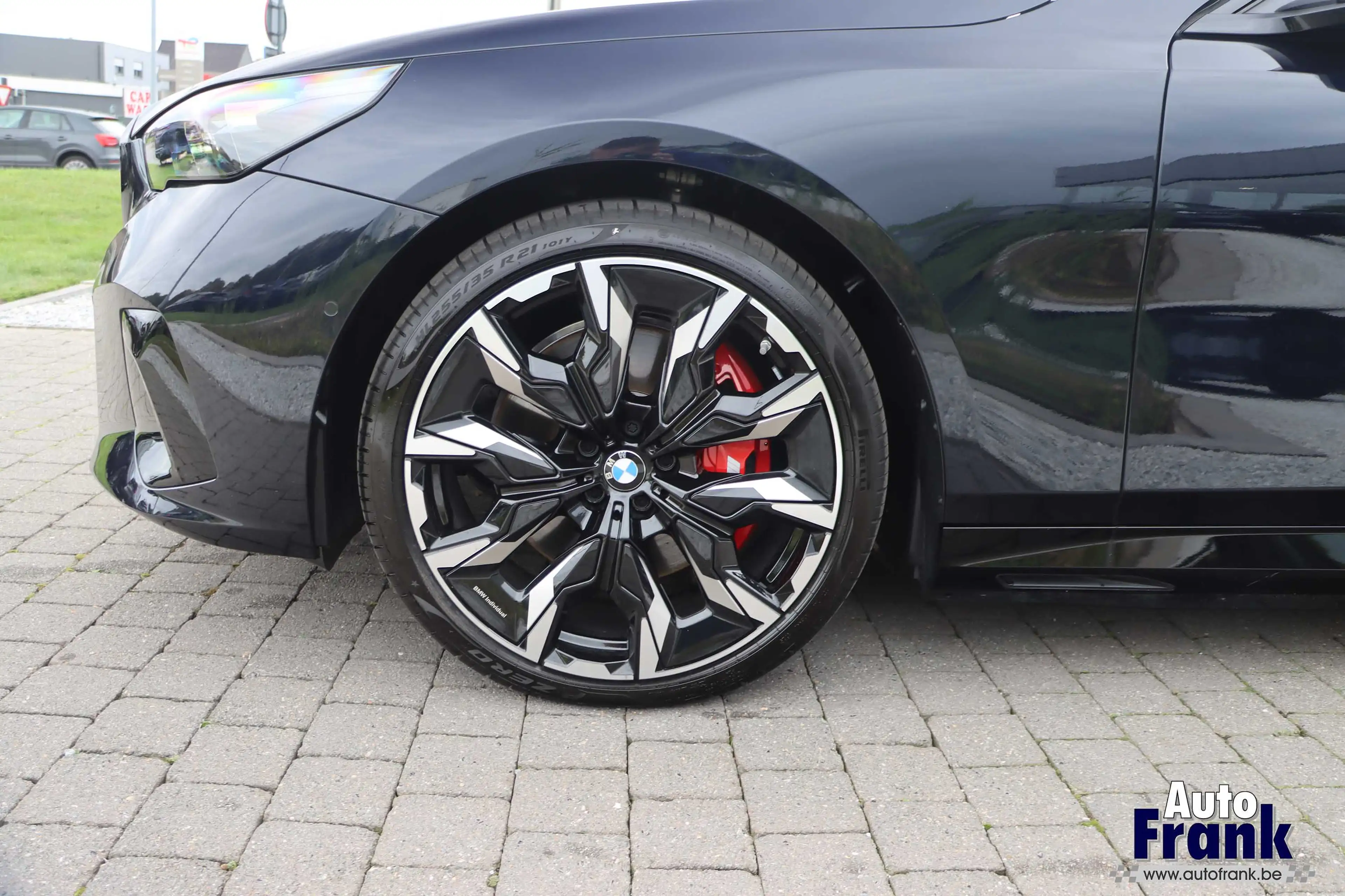 BMW i5 40 / BREAK / 4X4 / M-SPORT-PRO / 21" / SUSP PRO / DRIV PRO / B&W — photo 4