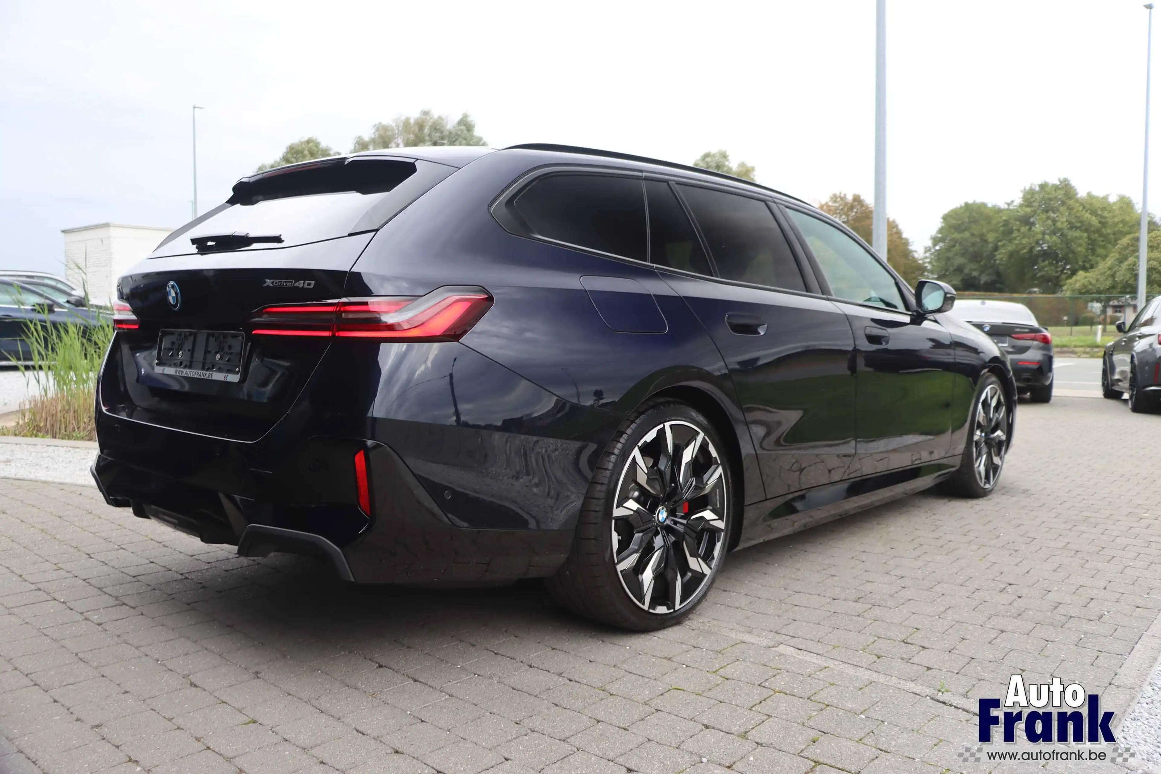 BMW i5 40 / BREAK / 4X4 / M-SPORT-PRO / 21" / SUSP PRO / DRIV PRO / B&W — photo 7