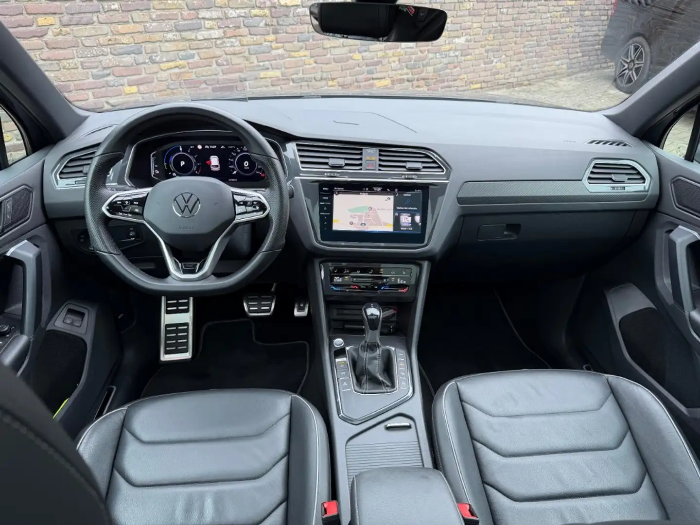 Volkswagen Tiguan 1.4 TSI eHybrid R-LINE Black Style Panodak Head-Up Grijs - 2