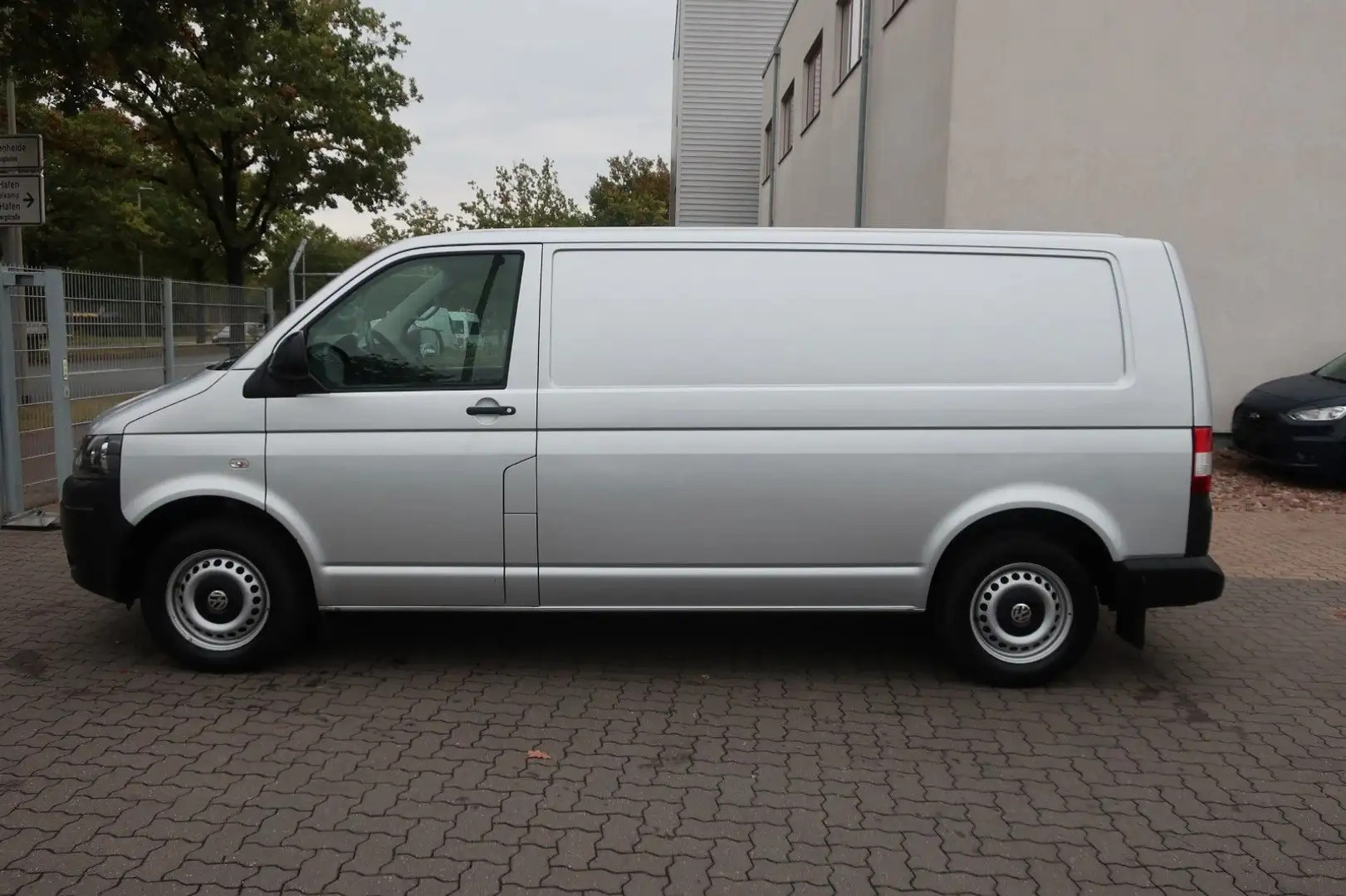 Volkswagen T5 Transporter Kasten lang / Klima / PDC /FN: 31 Silber - 2