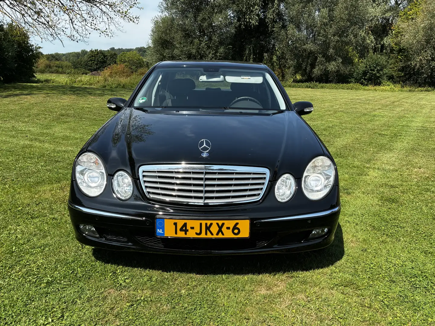 Mercedes-Benz E 220 Elegance (YOUNGIMER) Zwart - 2
