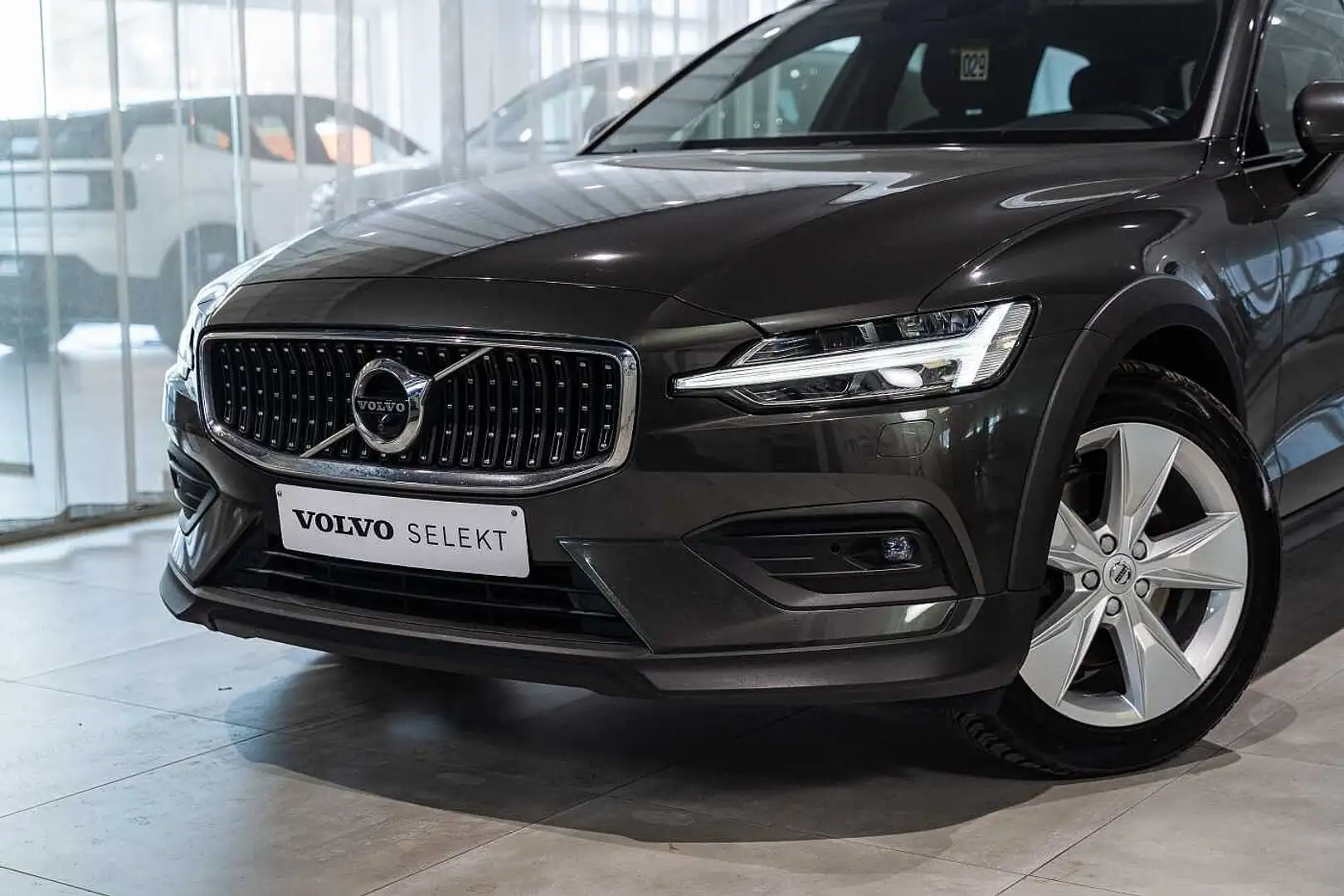Volvo V60 Cross Country D3 AWD Geartronic diesel Gris - 2