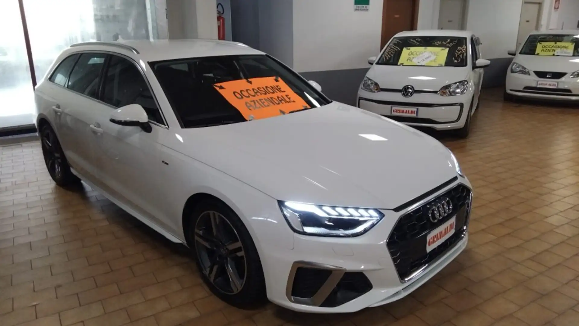 Audi A4 Avant 30 TDI S tronic S line edition Grigio - 1