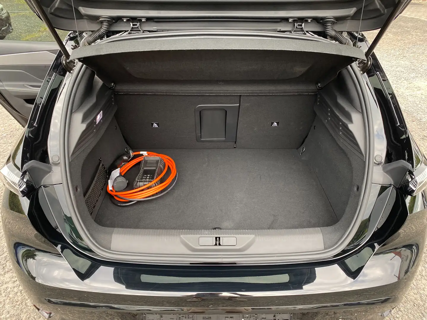 Peugeot 308 Hybrid 225 e-EAT8 GT Plug-In Panorama Matrix Schwarz - 2