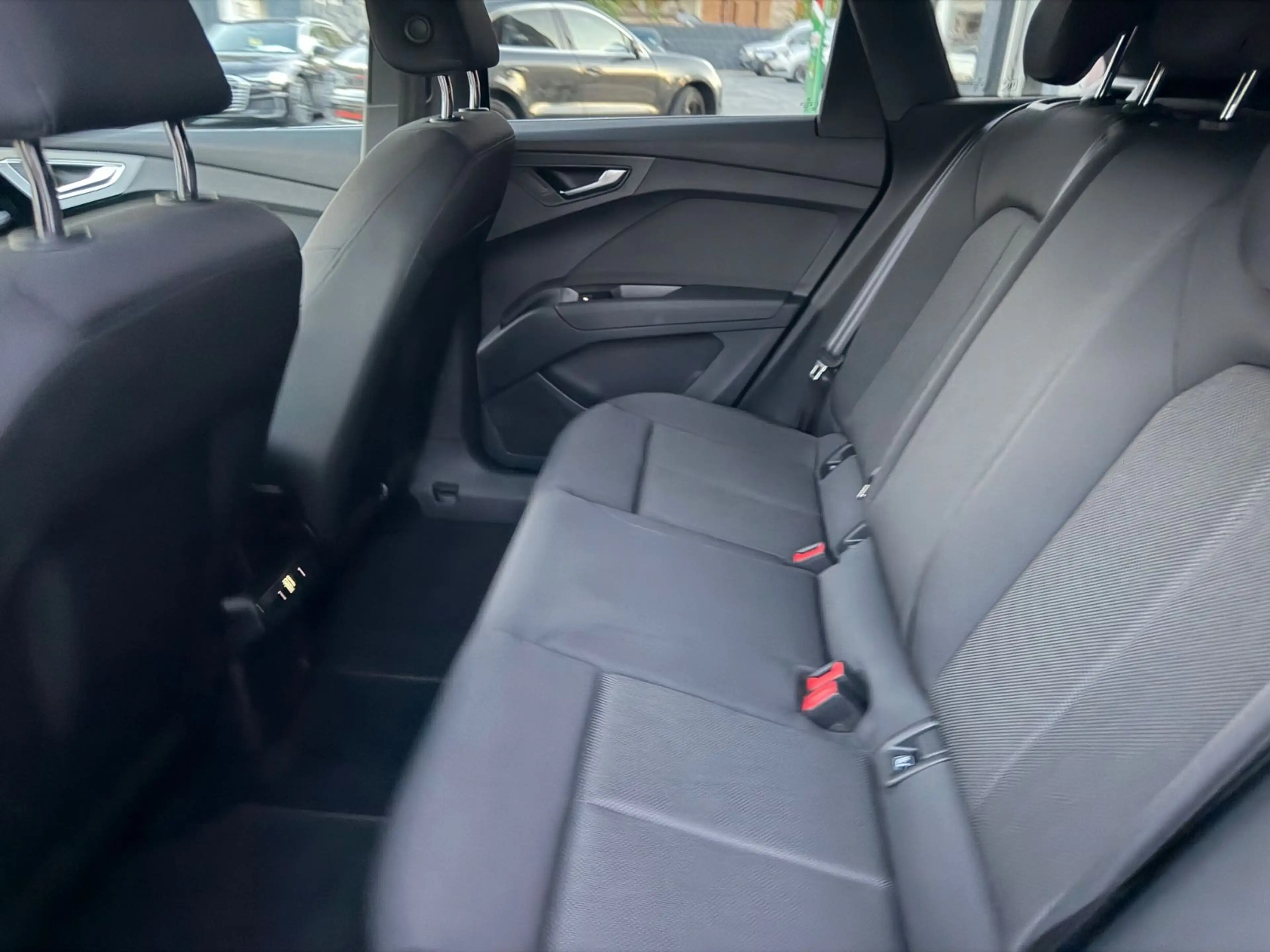 Audi Q4 e-tron e-tron 40 e-tron*AHK*RFK*Matrix*Navi*App*Assi — photo 10
