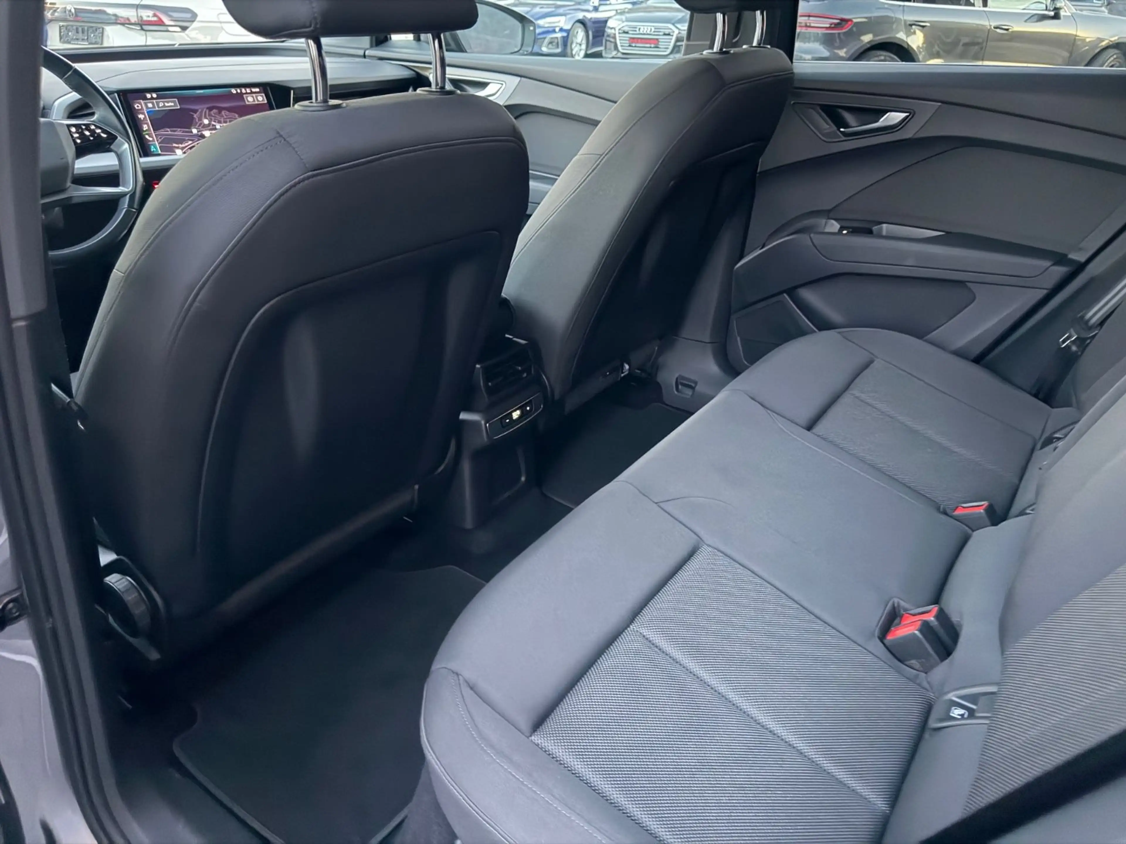 Audi Q4 e-tron e-tron 40 e-tron*AHK*RFK*Matrix*Navi*App*Assi — photo 11