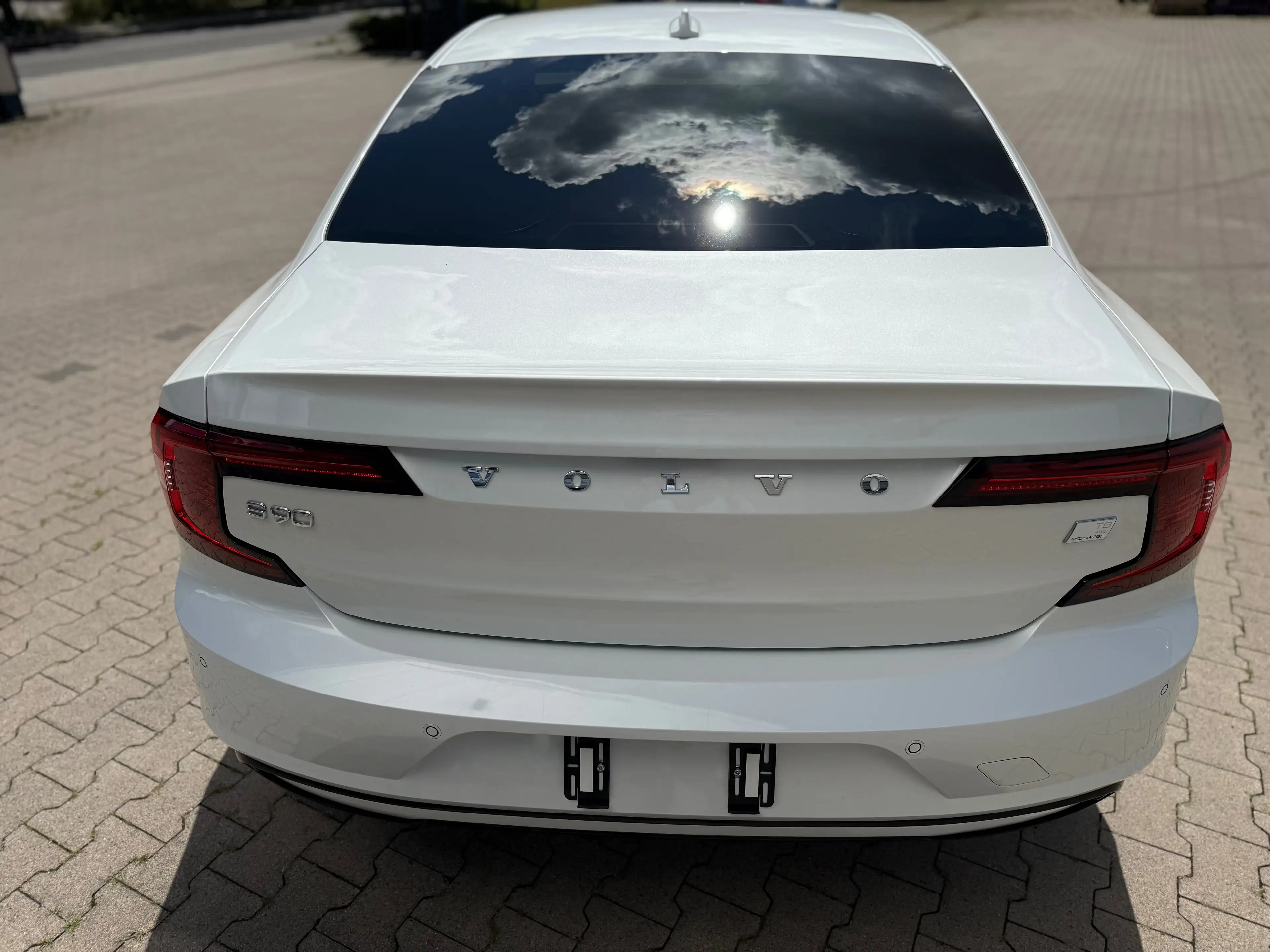Volvo S90 Ultimate Dark Recharge Plug-In Hybrid AWD — photo 6