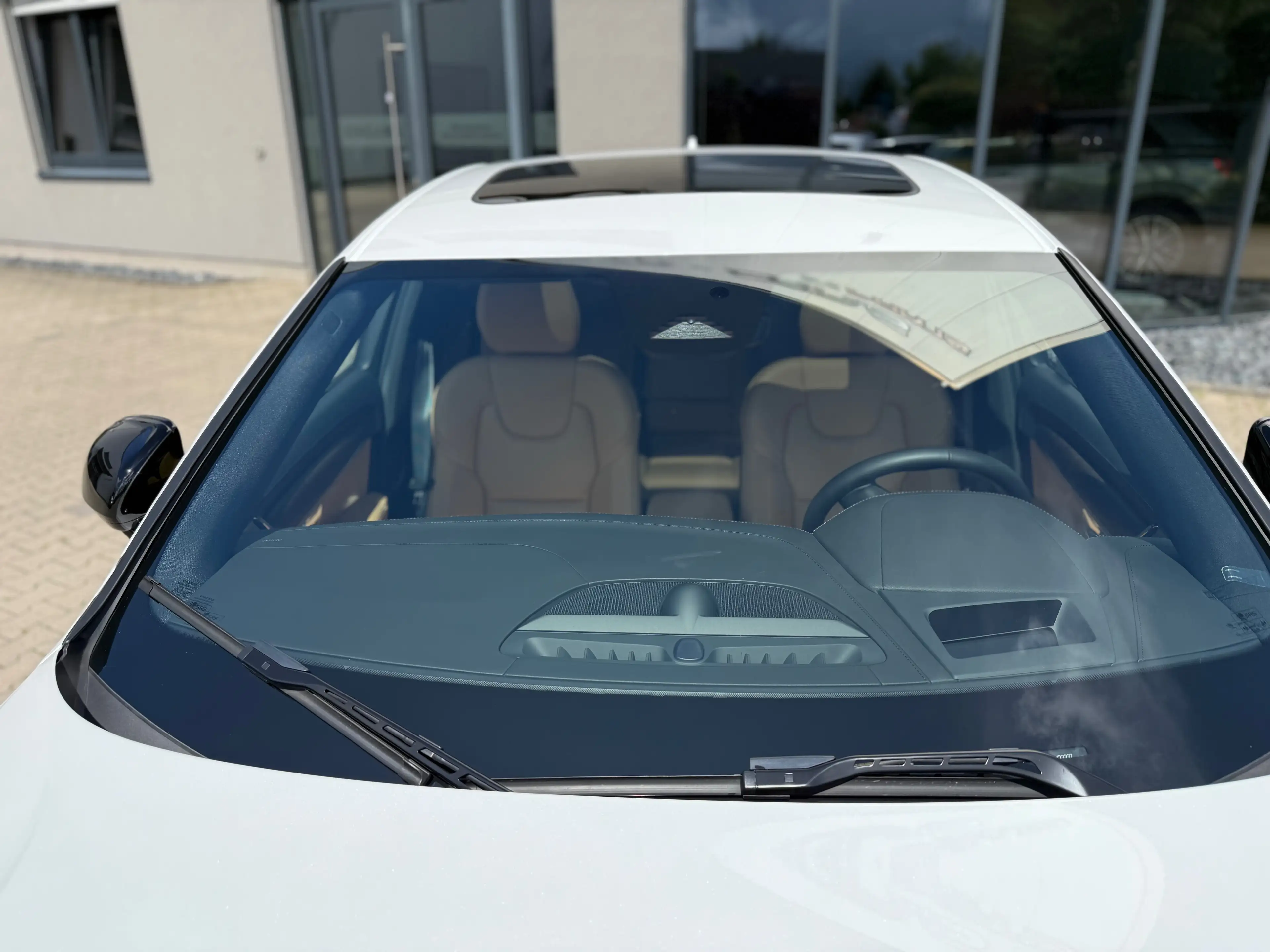 Volvo S90 Ultimate Dark Recharge Plug-In Hybrid AWD — photo 12
