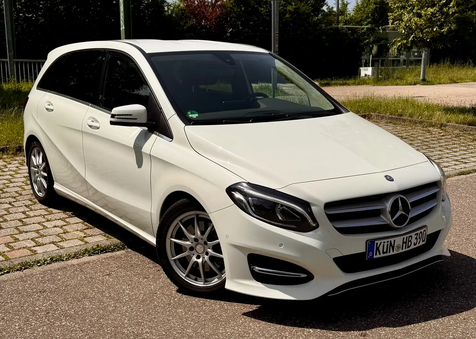 Mercedes-Benz B 250 B-Klasse 4Matic 7G-DCT Style Bílá - 2