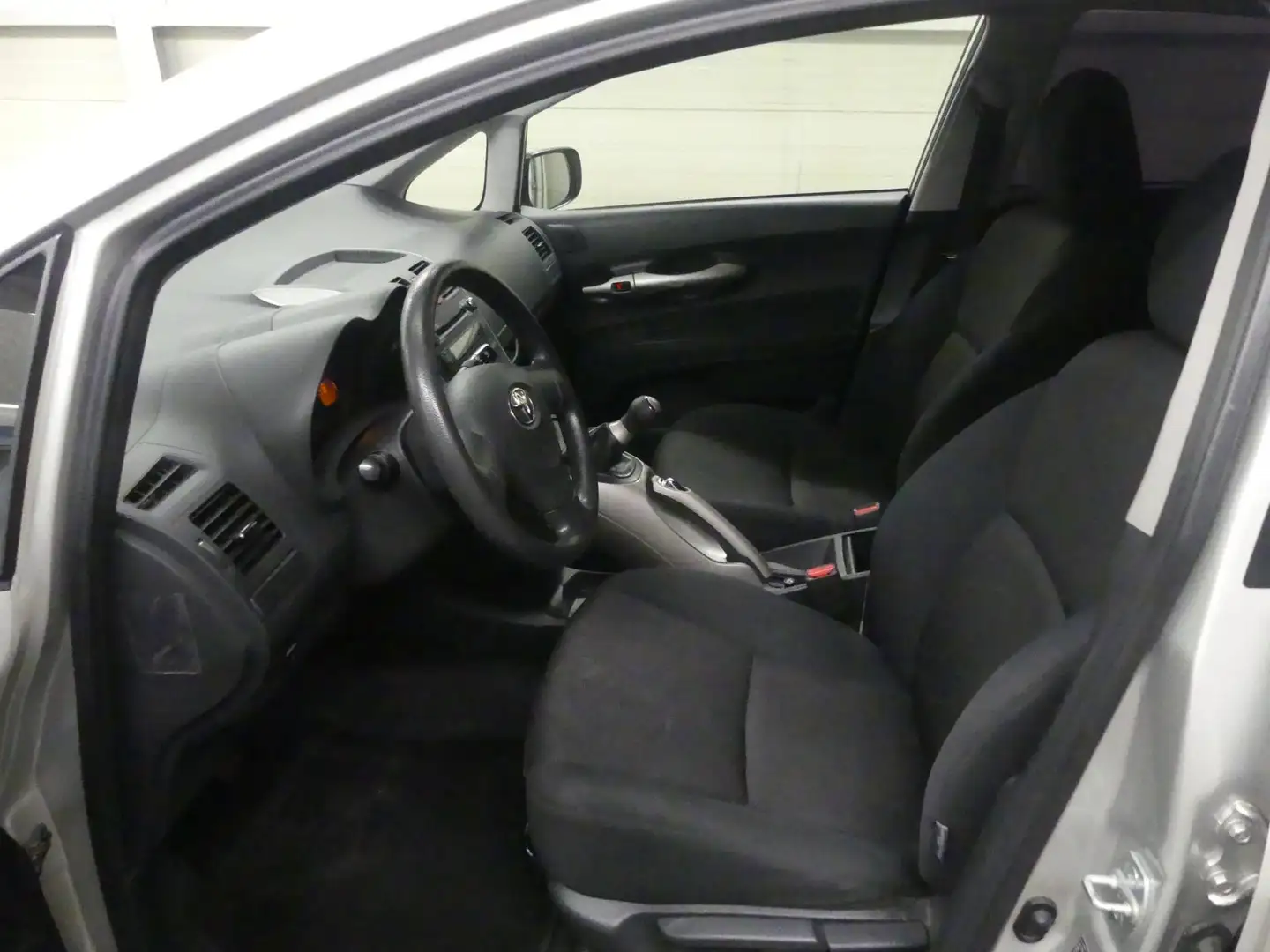 Toyota Auris 1.6-16V Terra - Airco - 5 deurs - Nieuwe APK Grau - 2