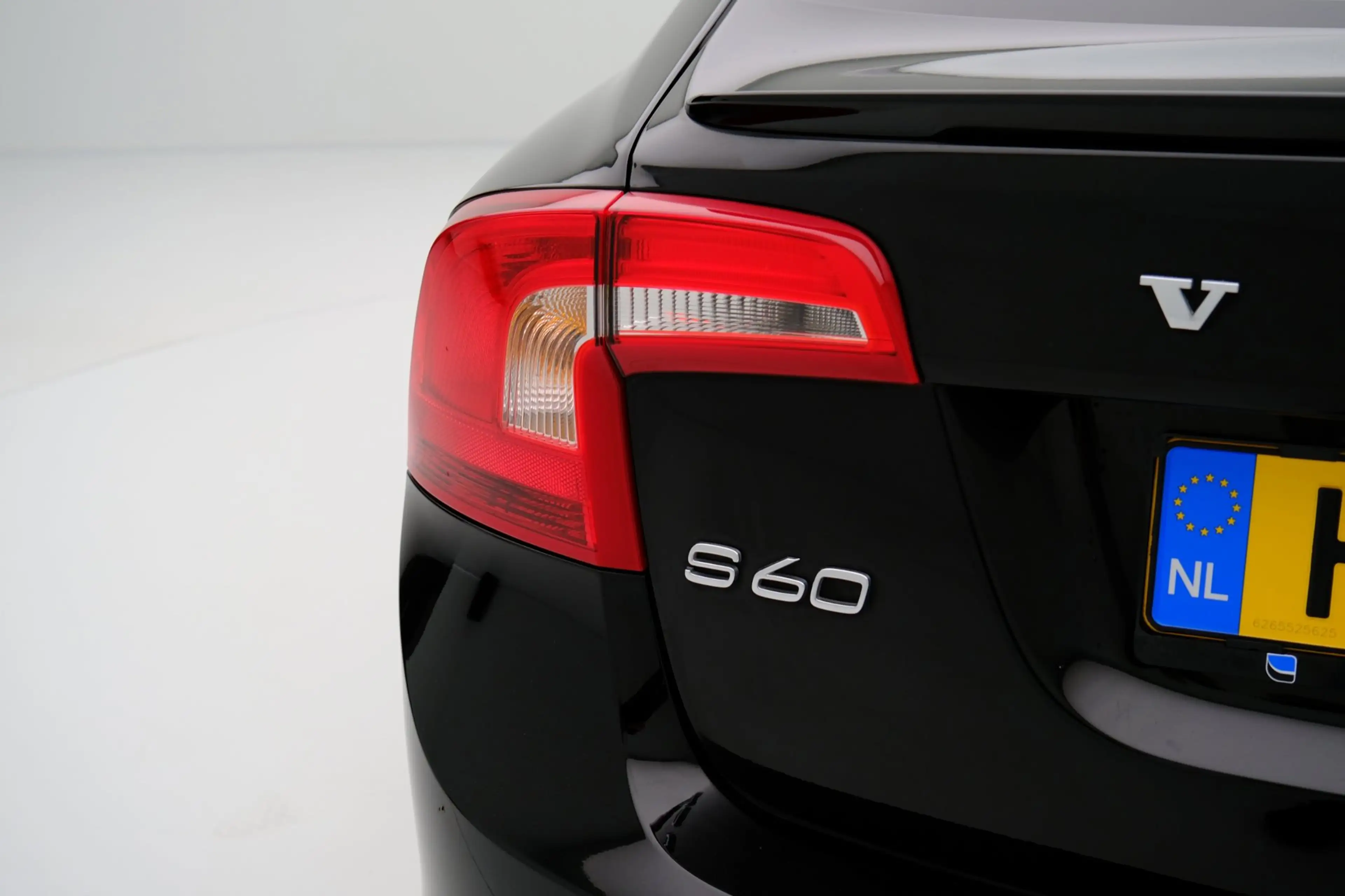 Volvo S60 2.0 D2 R-Design Business Navi|Leder-Alcantara|LMV — photo 19