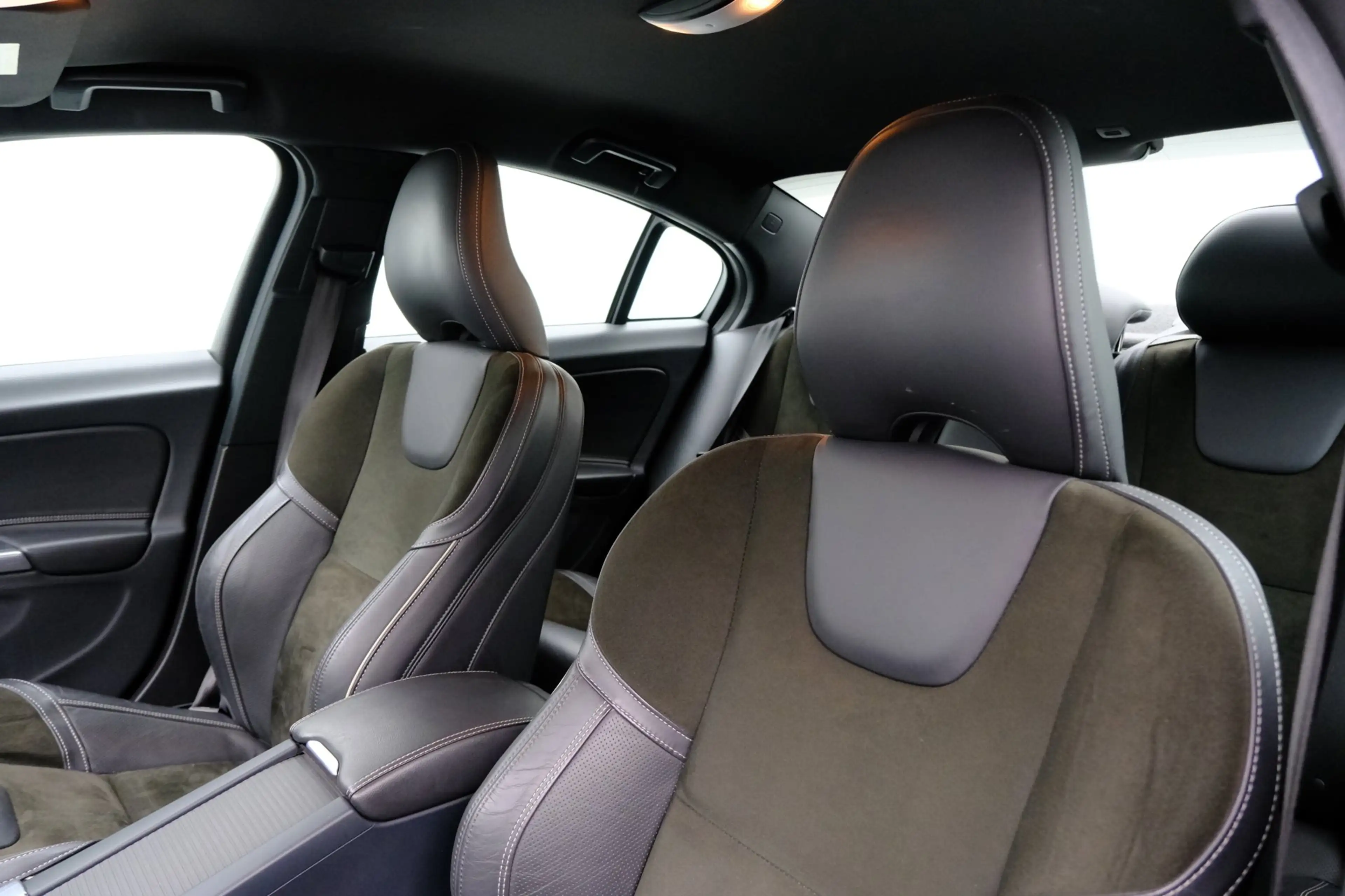Volvo S60 2.0 D2 R-Design Business Navi|Leder-Alcantara|LMV — photo 25