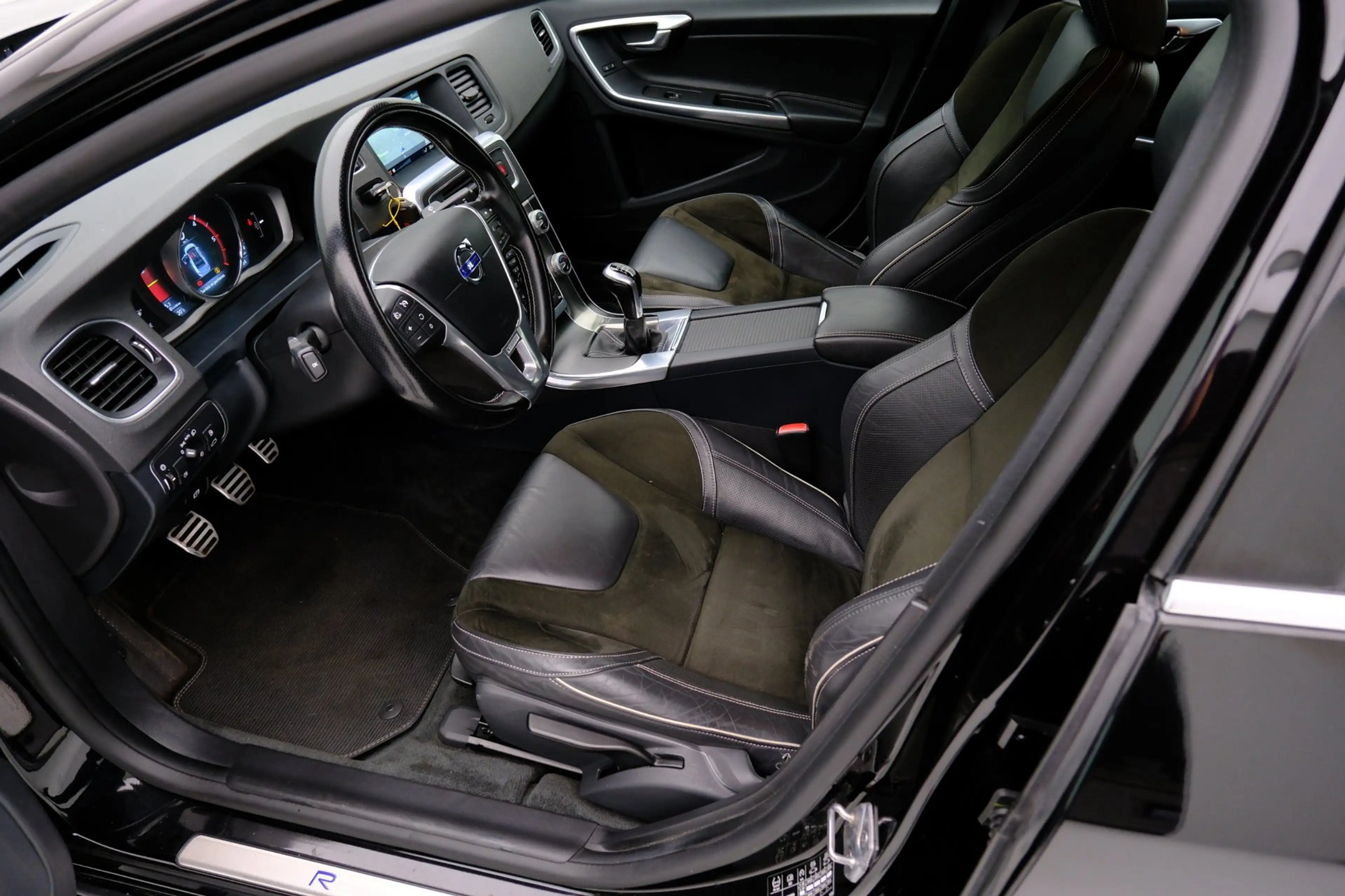 Volvo S60 2.0 D2 R-Design Business Navi|Leder-Alcantara|LMV — photo 2