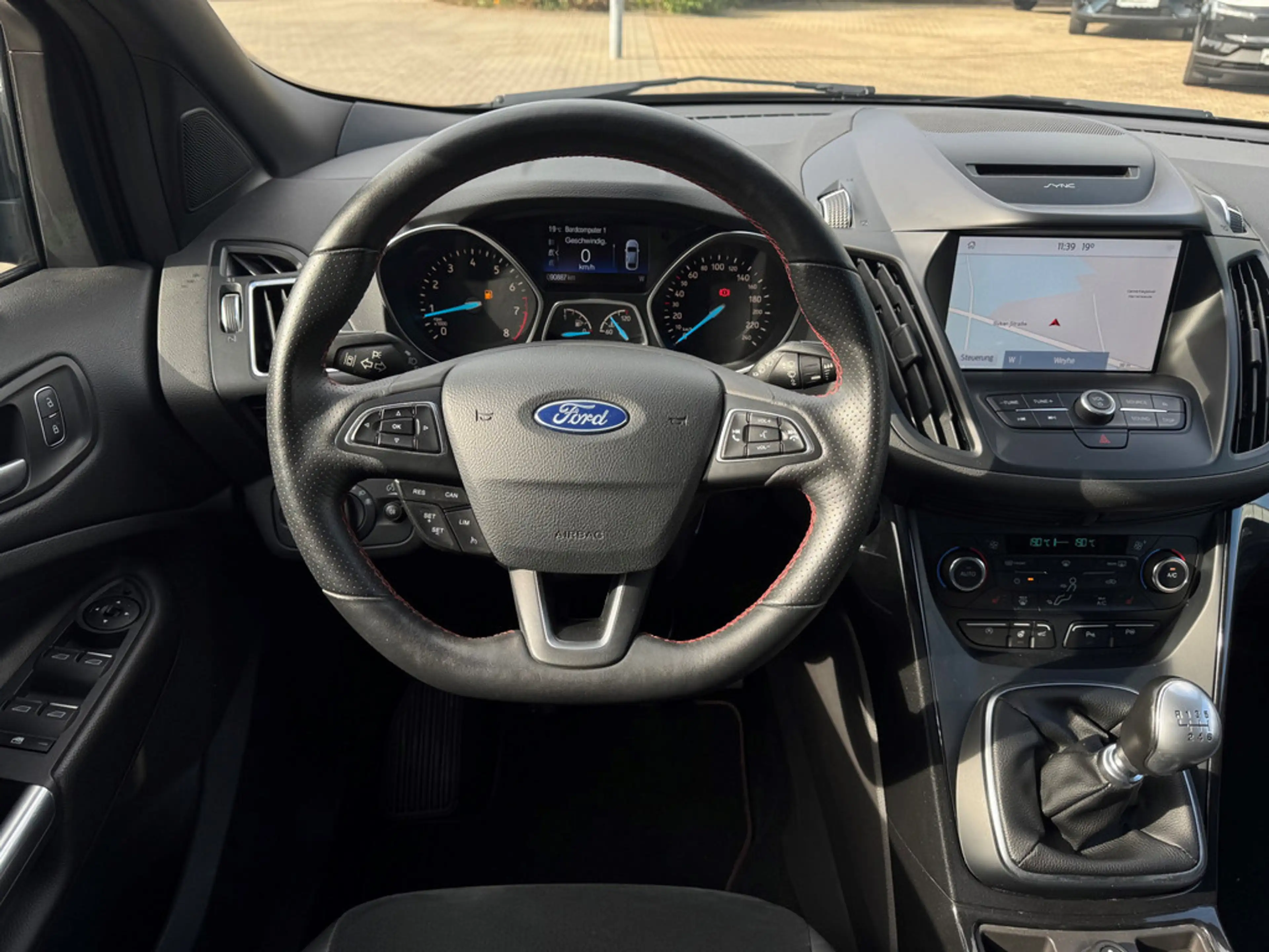 Ford Kuga 1.5 EcoBoost ST-Line 4x2 NAVI AHK PANO — photo 11