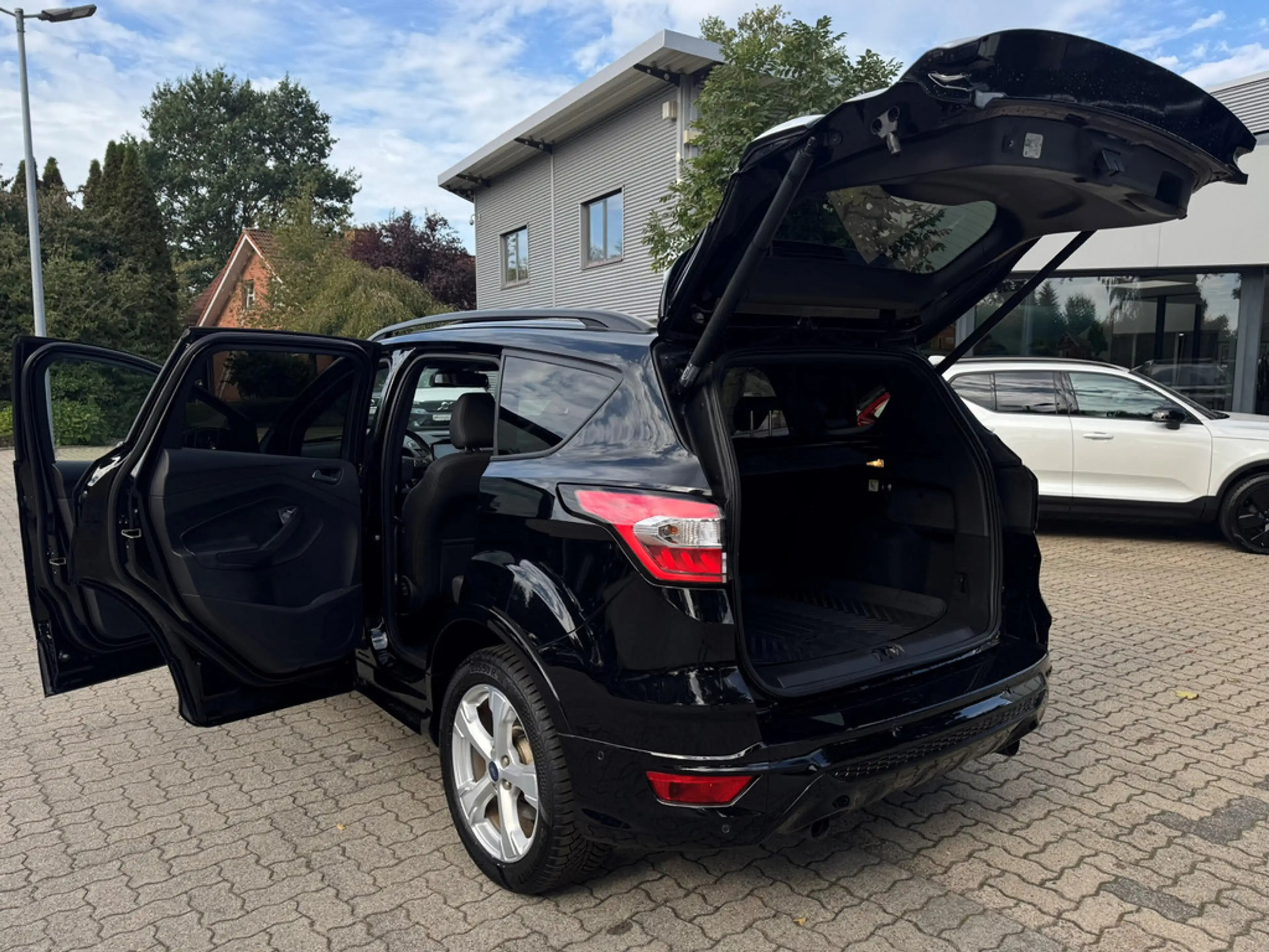 Ford Kuga 1.5 EcoBoost ST-Line 4x2 NAVI AHK PANO — photo 4