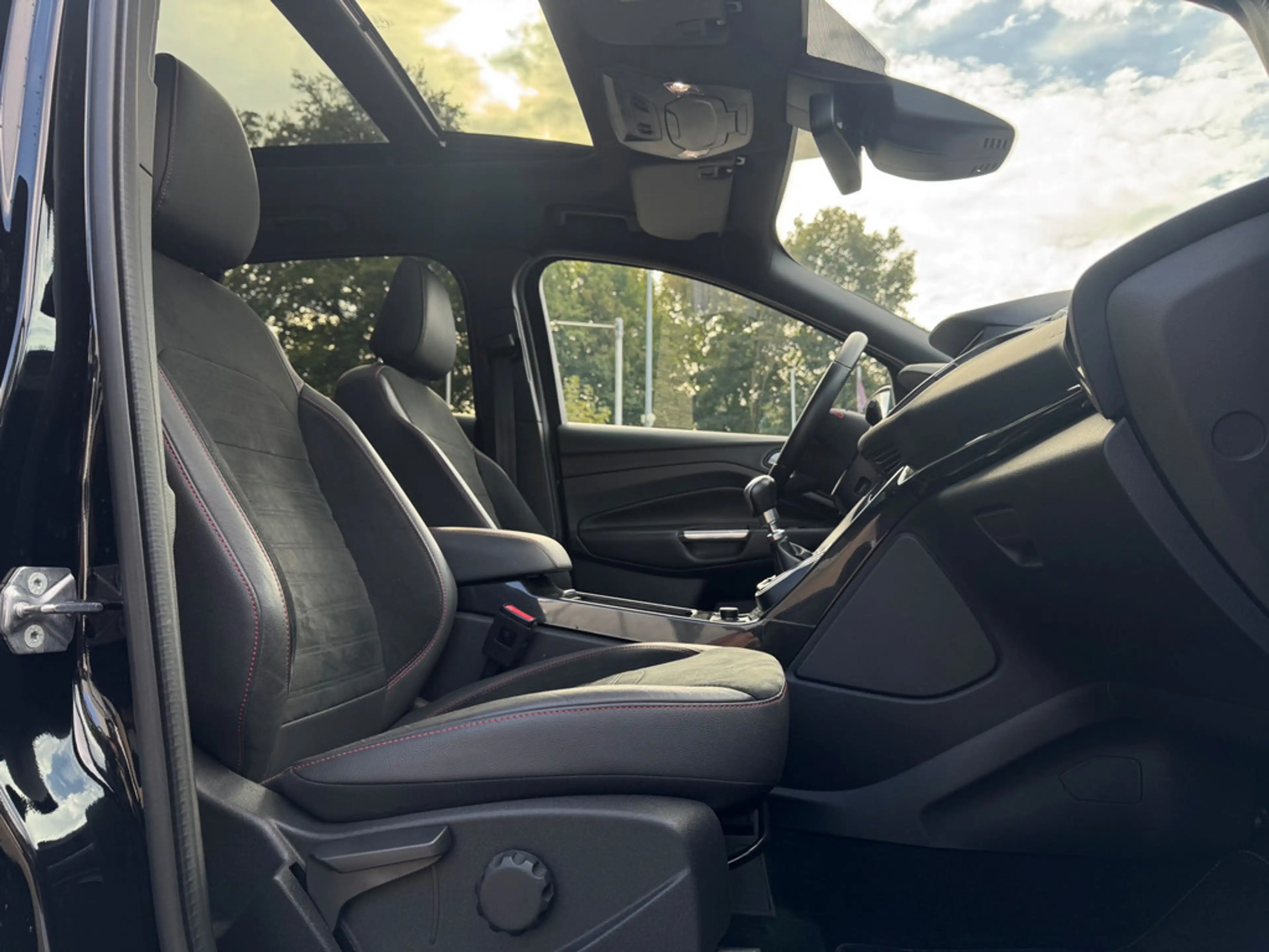 Ford Kuga 1.5 EcoBoost ST-Line 4x2 NAVI AHK PANO — photo 10