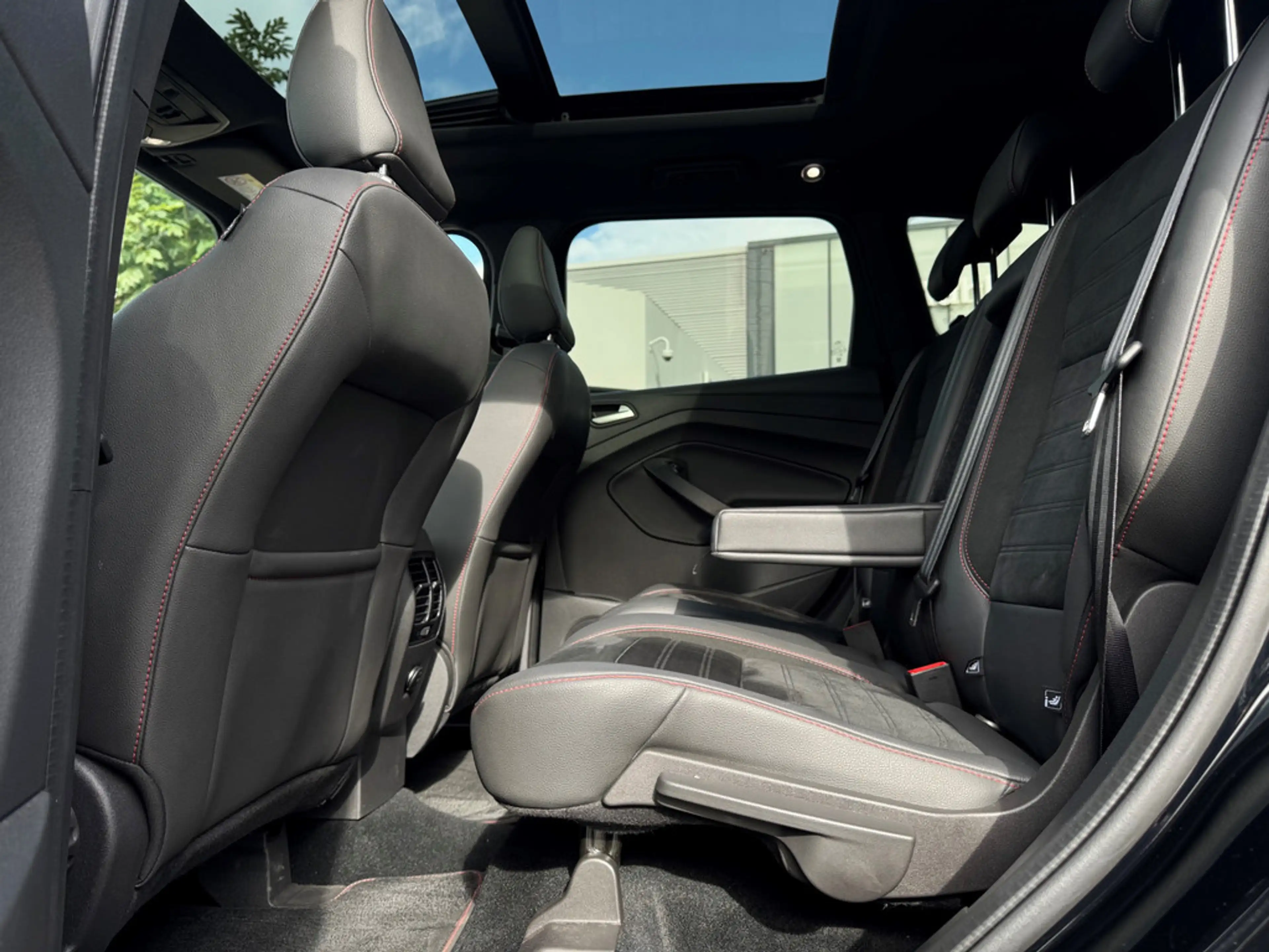 Ford Kuga 1.5 EcoBoost ST-Line 4x2 NAVI AHK PANO — photo 7