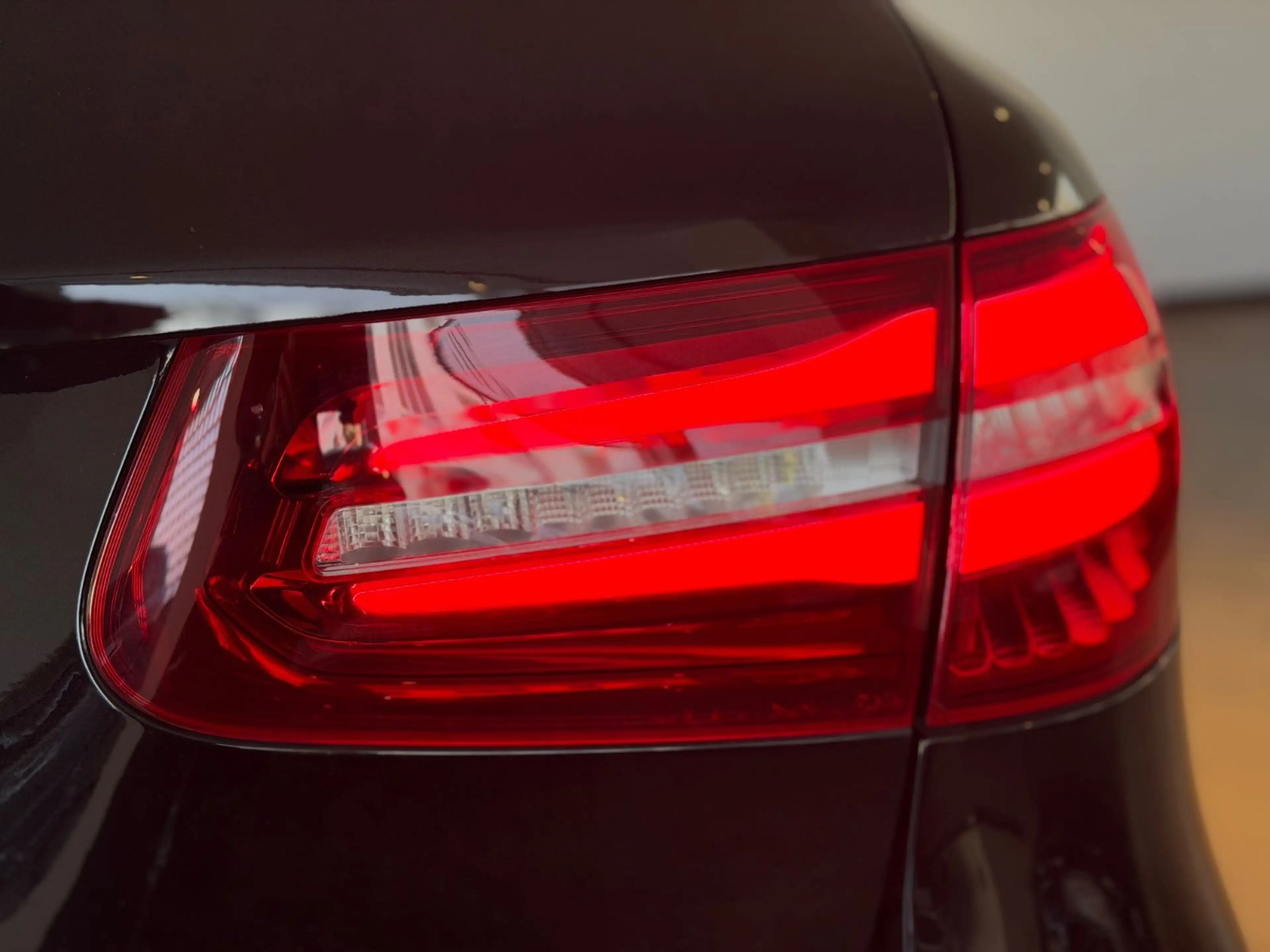 Mercedes-Benz GLC 250 d 4Matic AMG-Line 1.Hand LED AHK Night — photo 15