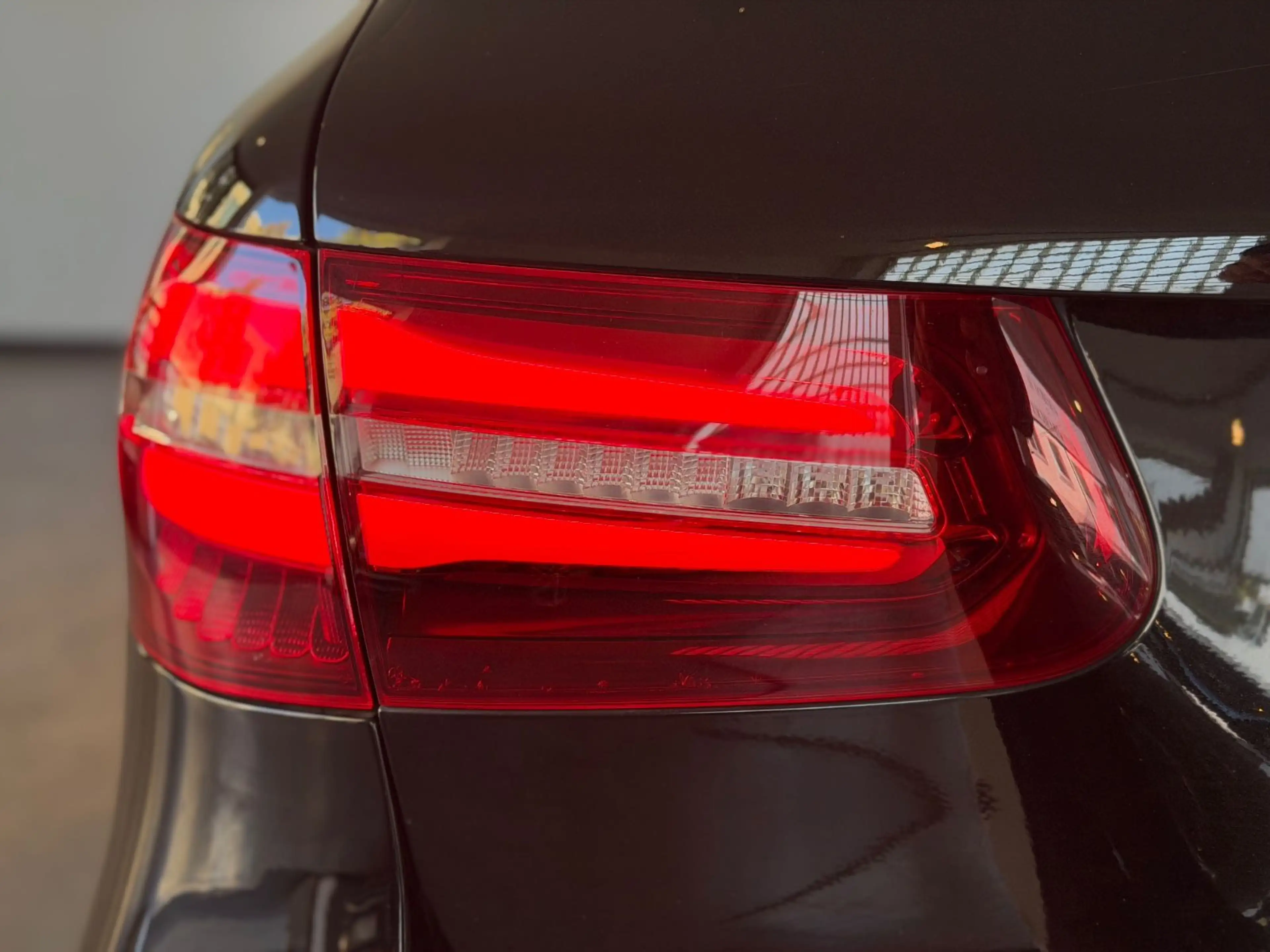 Mercedes-Benz GLC 250 d 4Matic AMG-Line 1.Hand LED AHK Night — photo 14