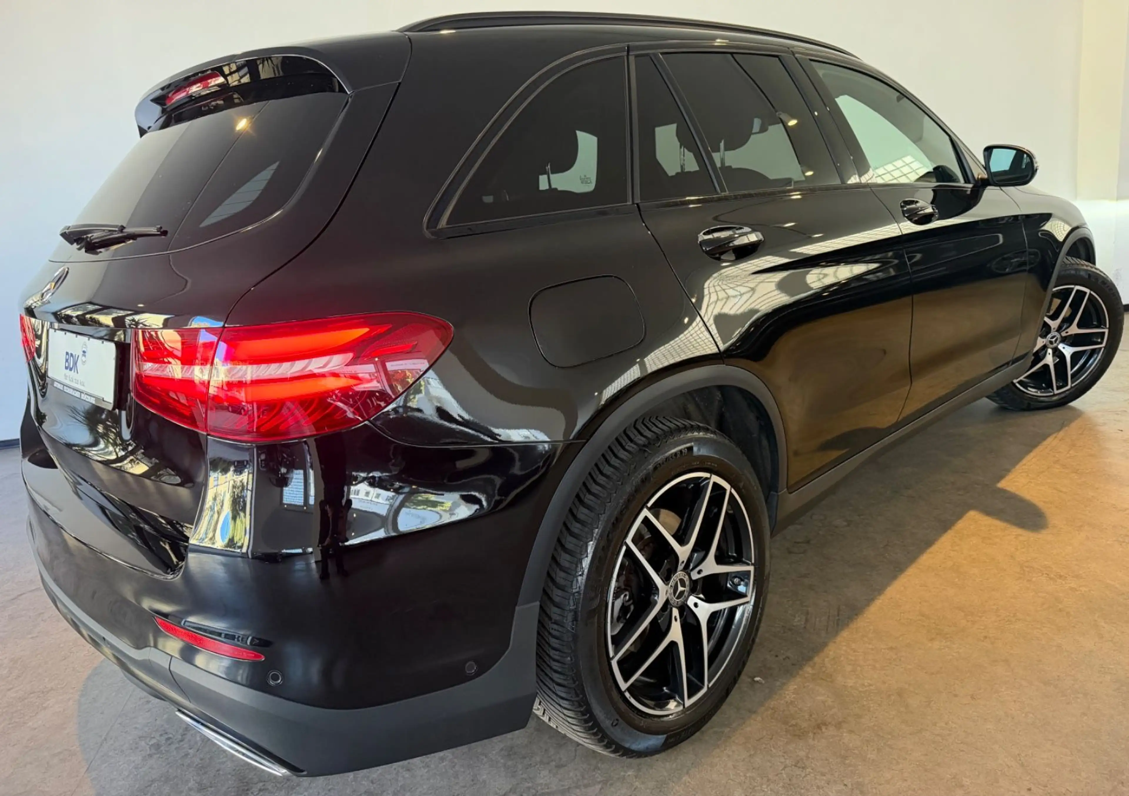 Mercedes-Benz GLC 250 d 4Matic AMG-Line 1.Hand LED AHK Night — photo 4