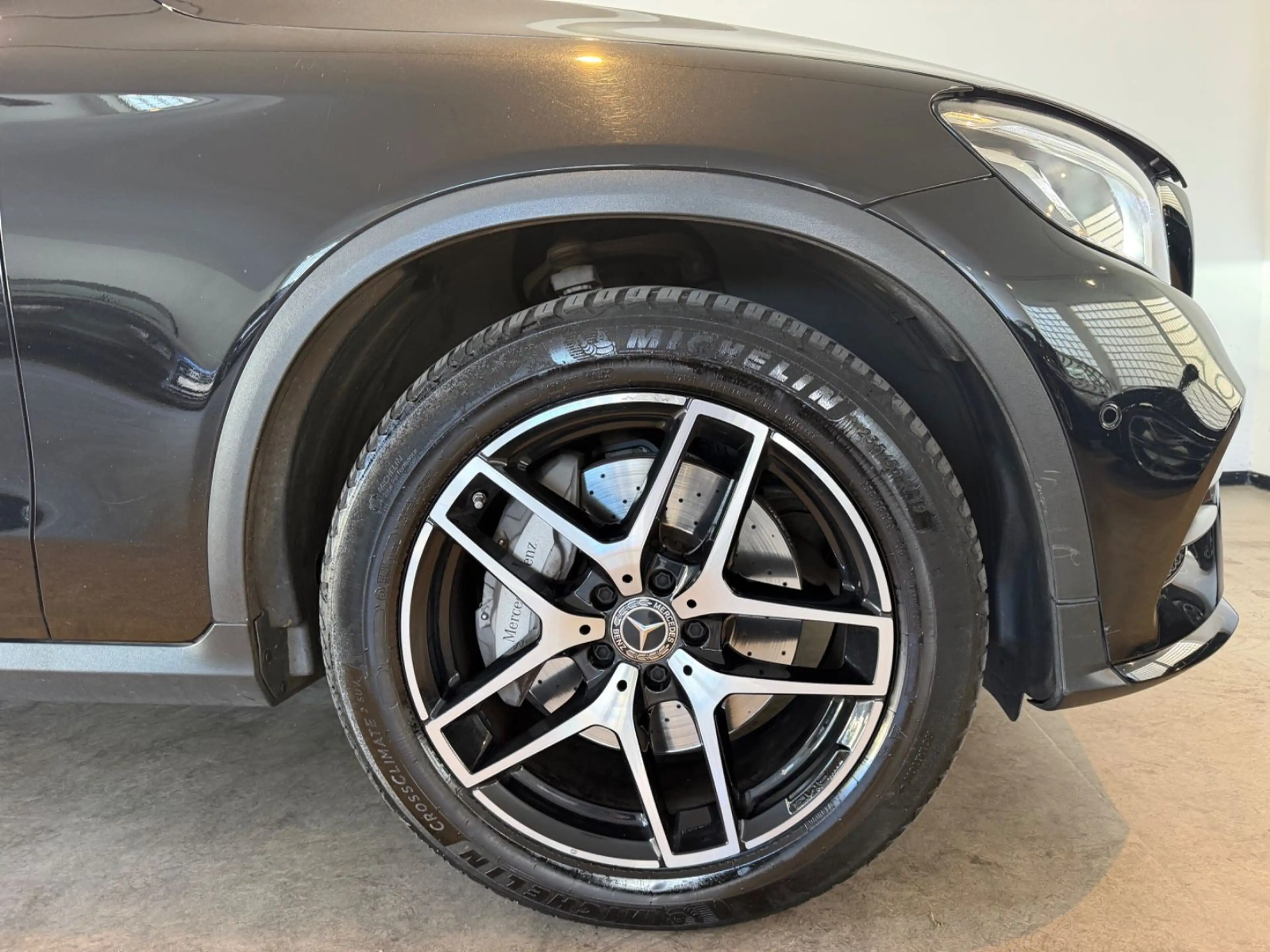 Mercedes-Benz GLC 250 d 4Matic AMG-Line 1.Hand LED AHK Night — photo 3