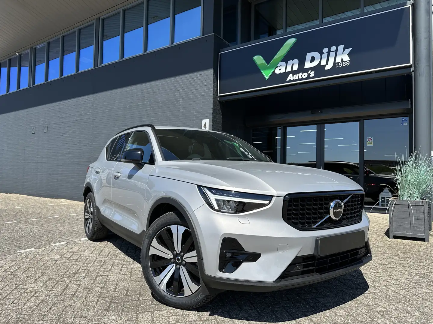 Volvo XC40 1.5 T4 Plug-in hybrid Ultimate Dark Argent - 1