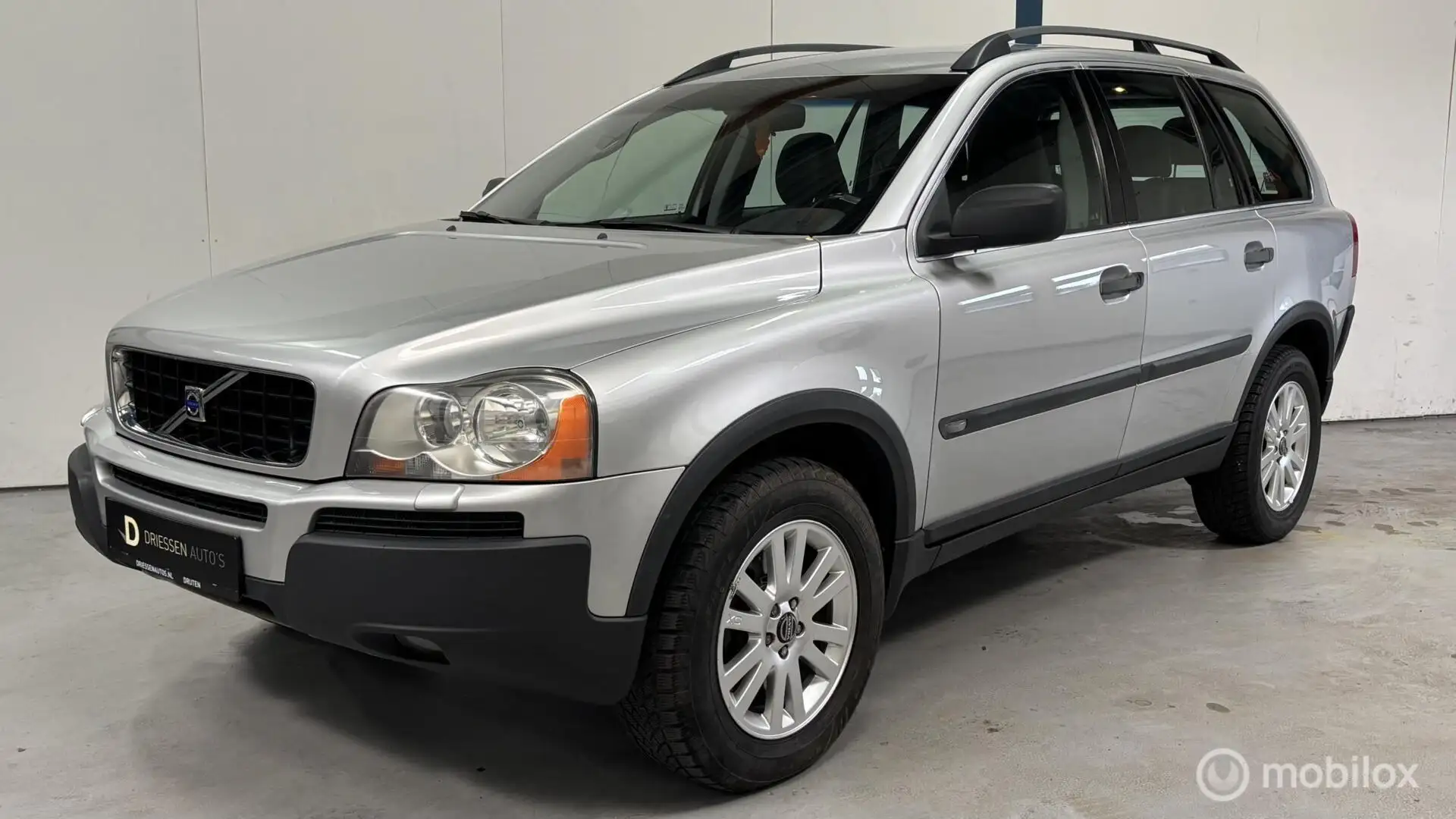 Volvo XC90 2.5 T Momentum 7-ZITPLAATSEN/LEER/XENON Gris - 1