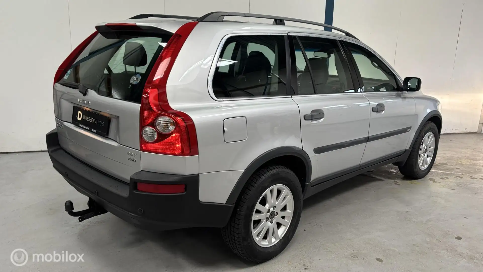 Volvo XC90 2.5 T Momentum 7-ZITPLAATSEN/LEER/XENON Gris - 2