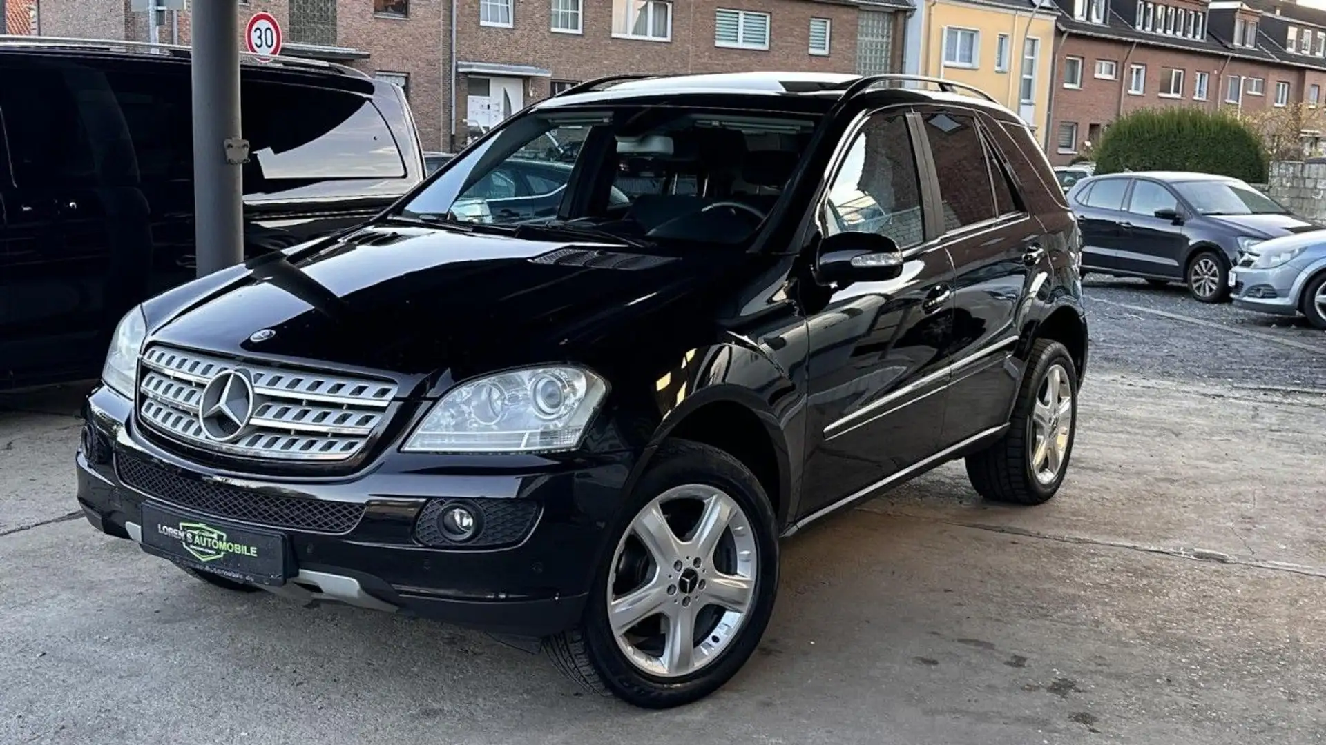 Mercedes-Benz ML 320 CDI*Ahk*Pdc*Navi*Shz*Alus*Schiebedach*Tü Schwarz - 1