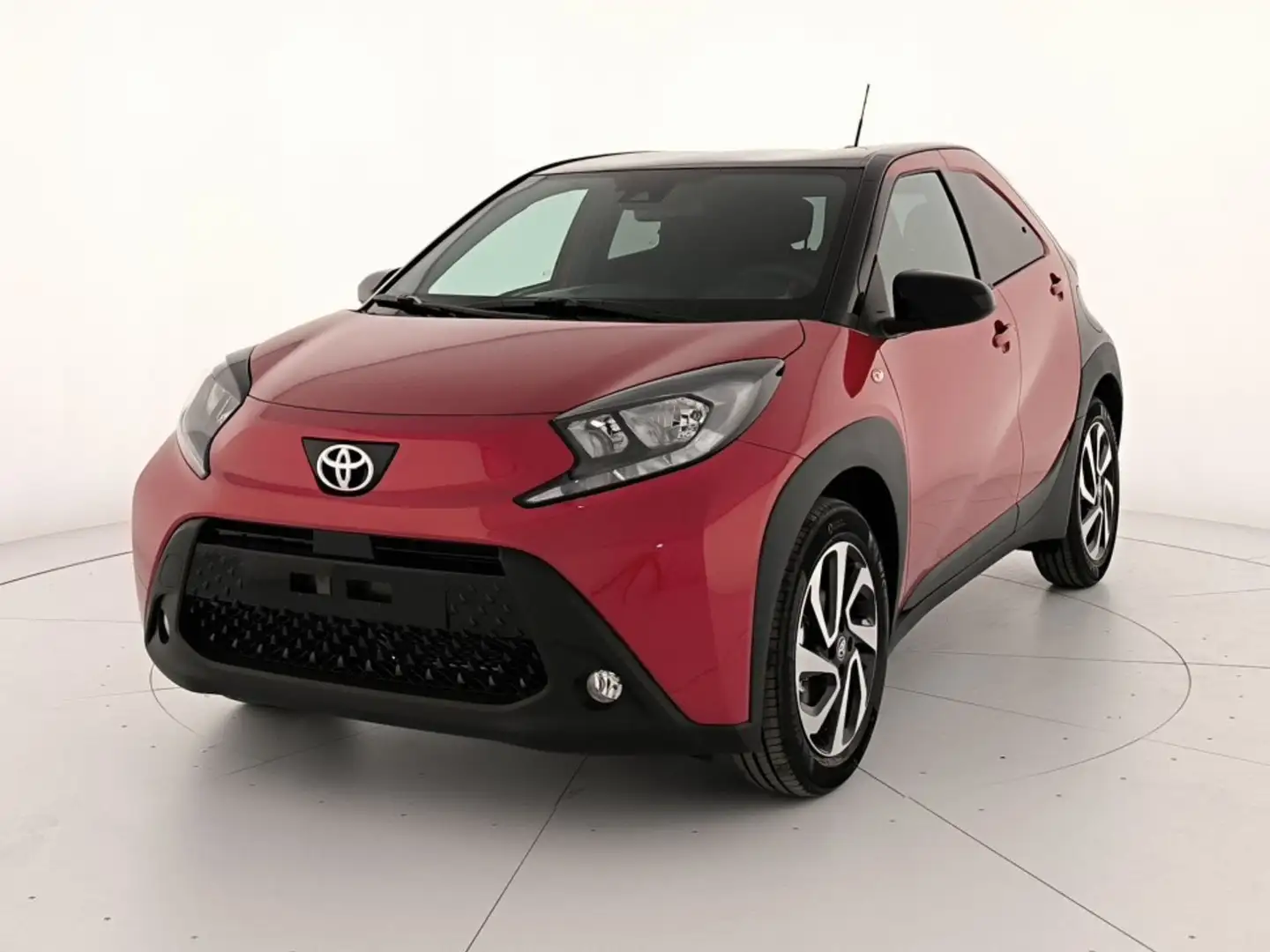 Toyota Aygo X x 1.0 trend 72cv Rosso - 1