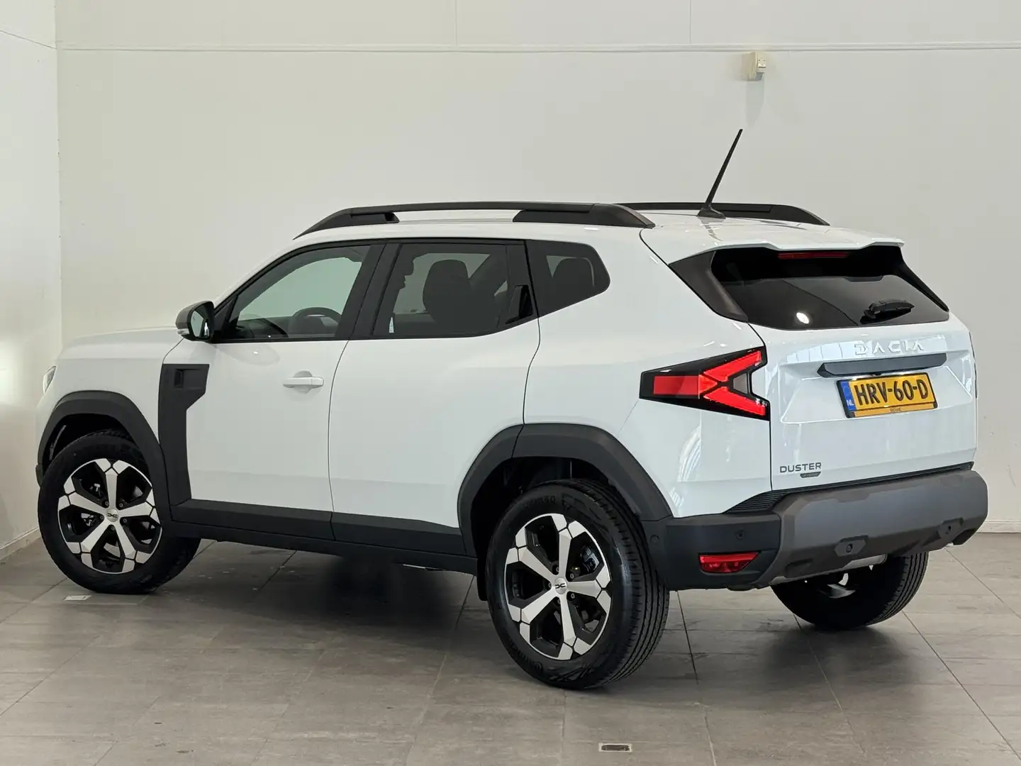 Dacia Duster 1.6 Hybrid 140 Expression | Navigatie | Stoel- en Blanco - 2