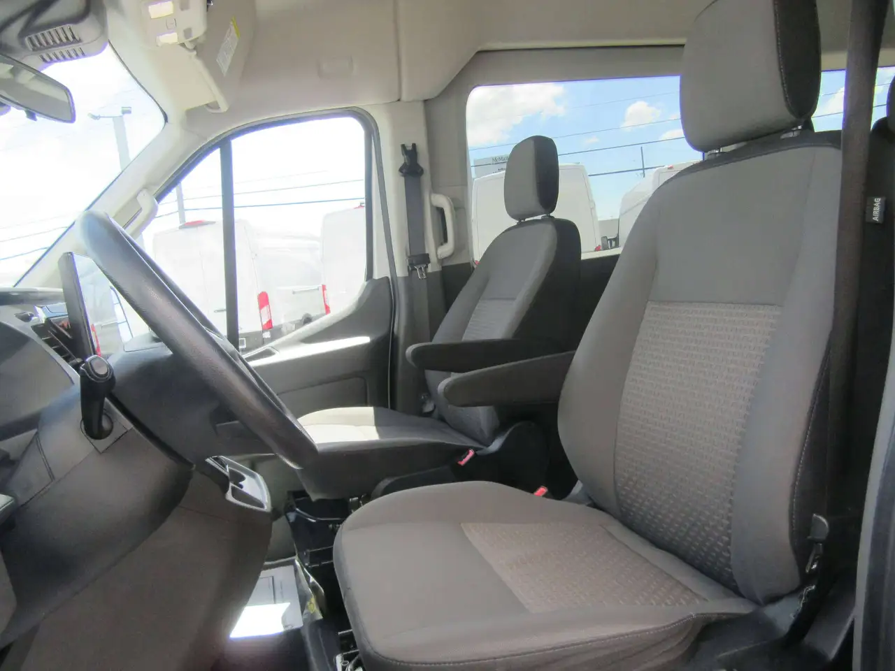 Ford Transit Passenger Wagon снимка Ford Transit Passenger Wagon
