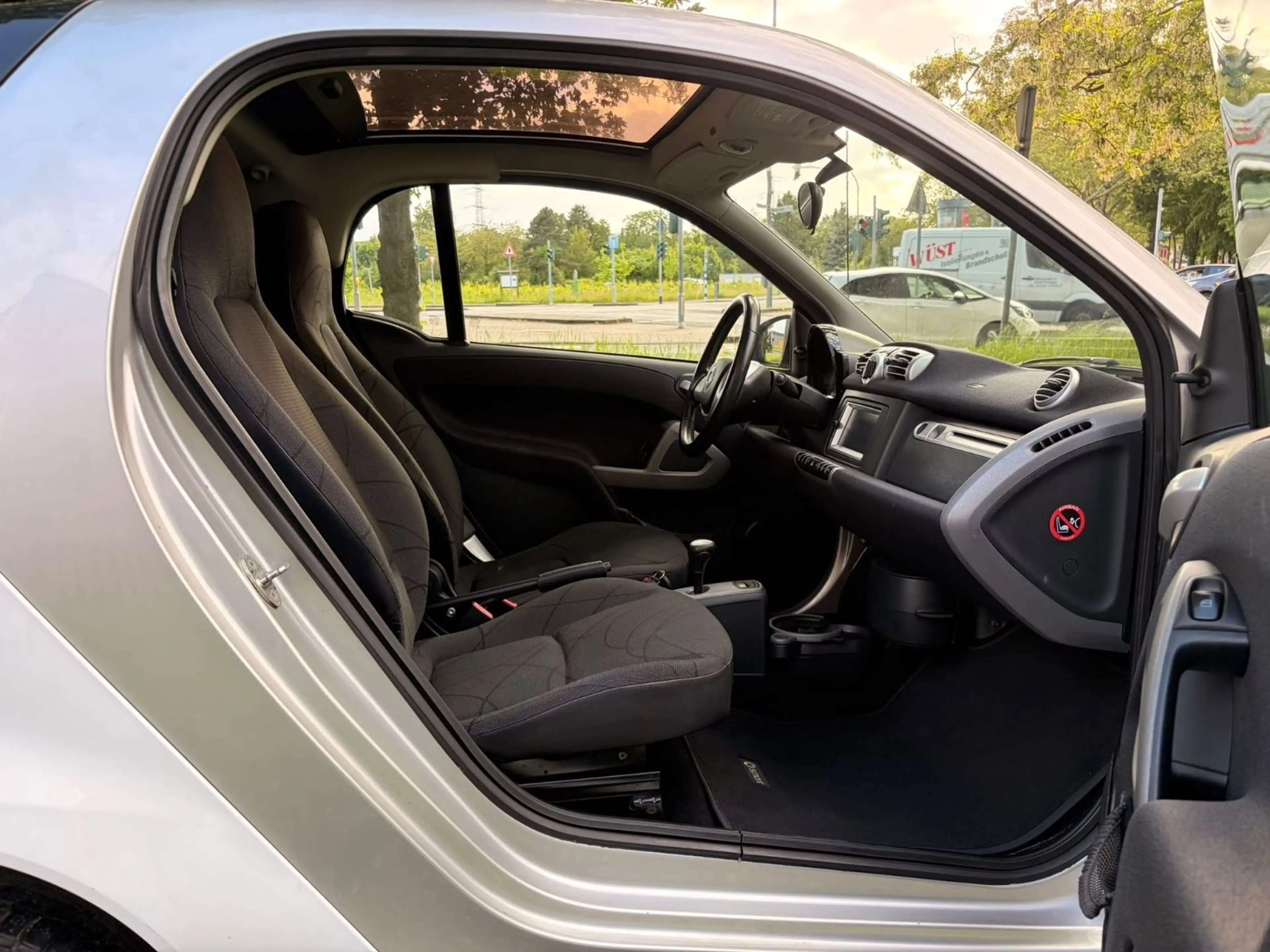 smart forTwo fortwo coupe Micro Hybrid Drive 52 kW — photo 10