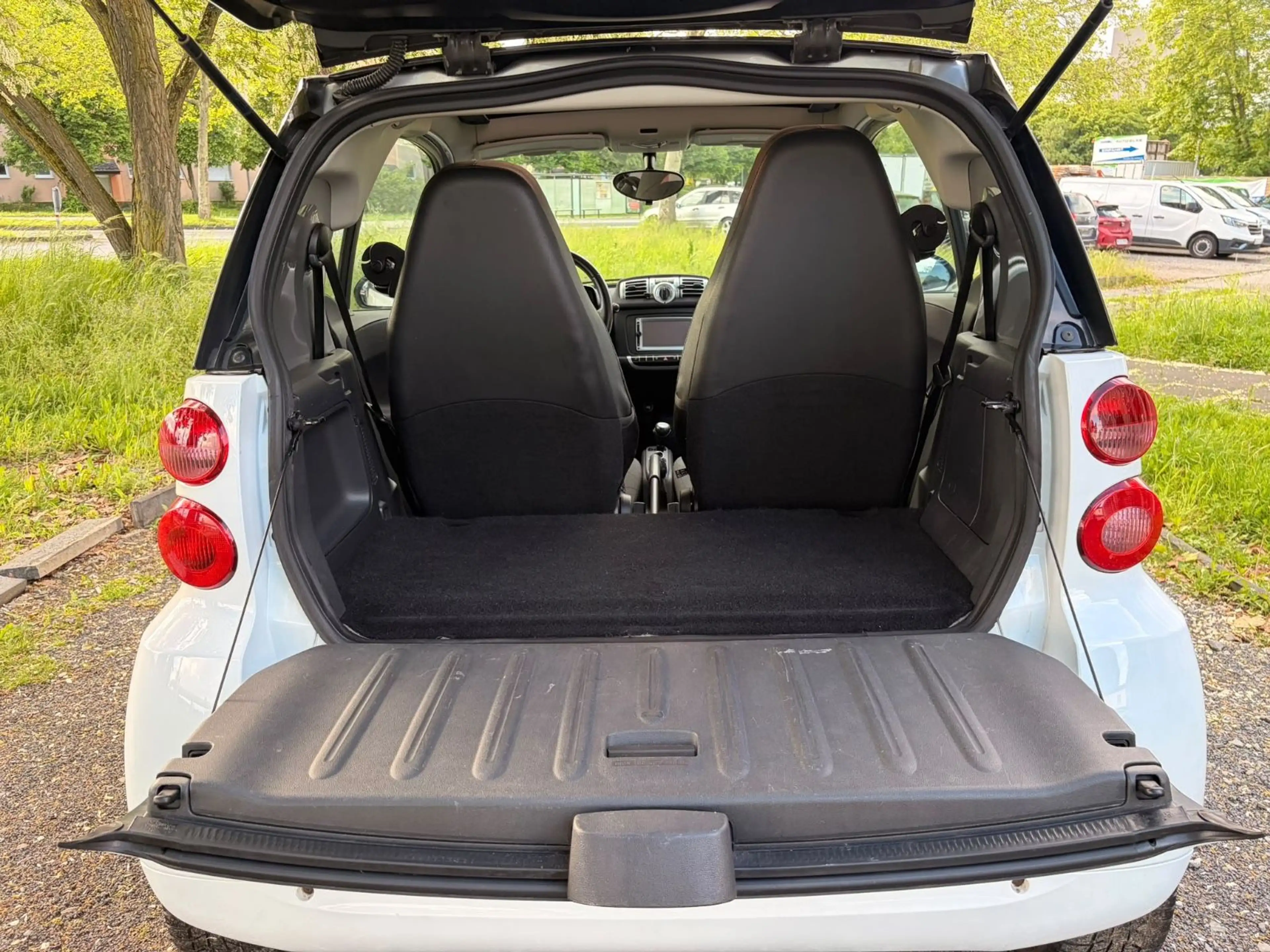 smart forTwo fortwo coupe Micro Hybrid Drive 52 kW — photo 11