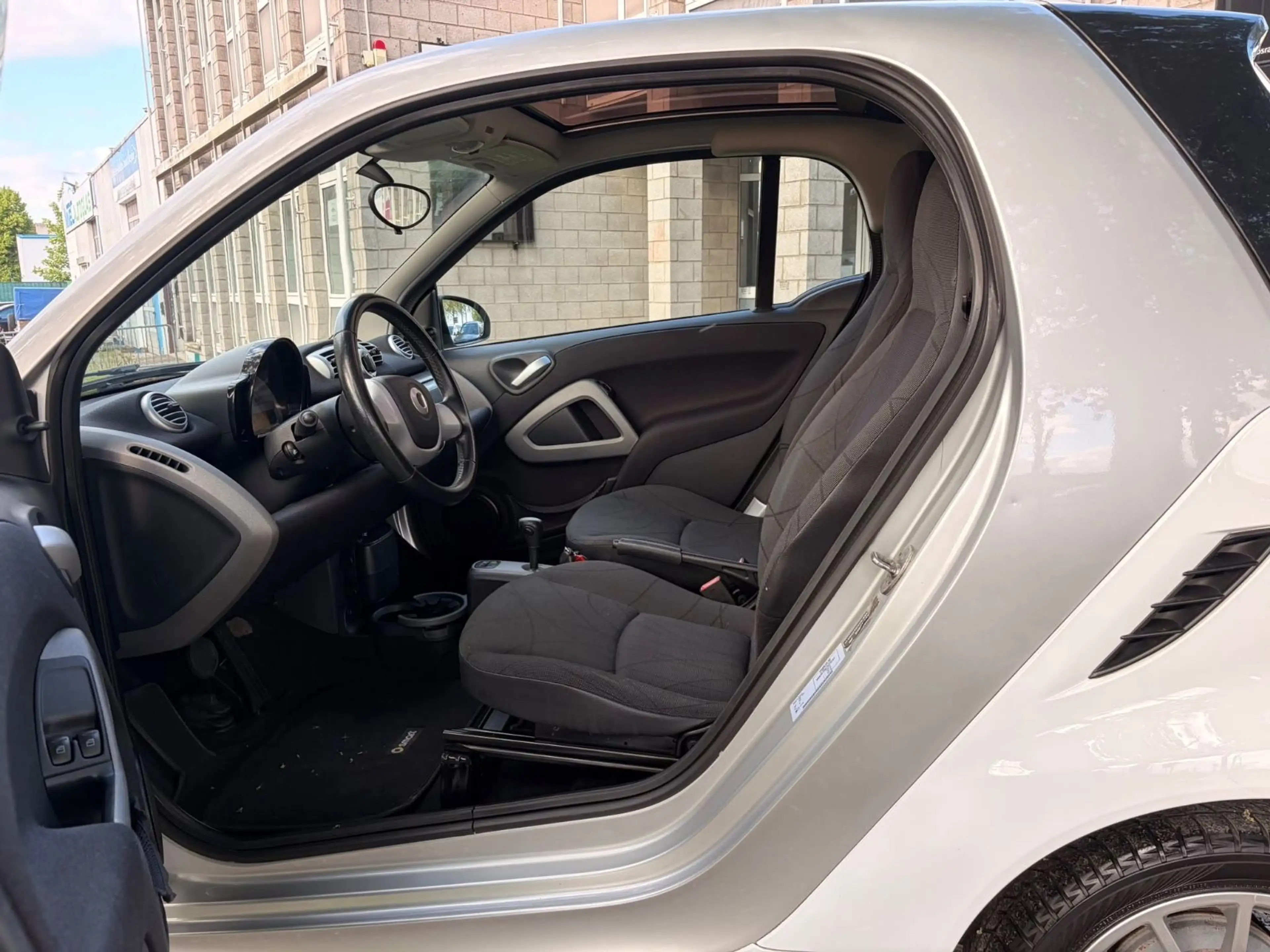 smart forTwo fortwo coupe Micro Hybrid Drive 52 kW — photo 12