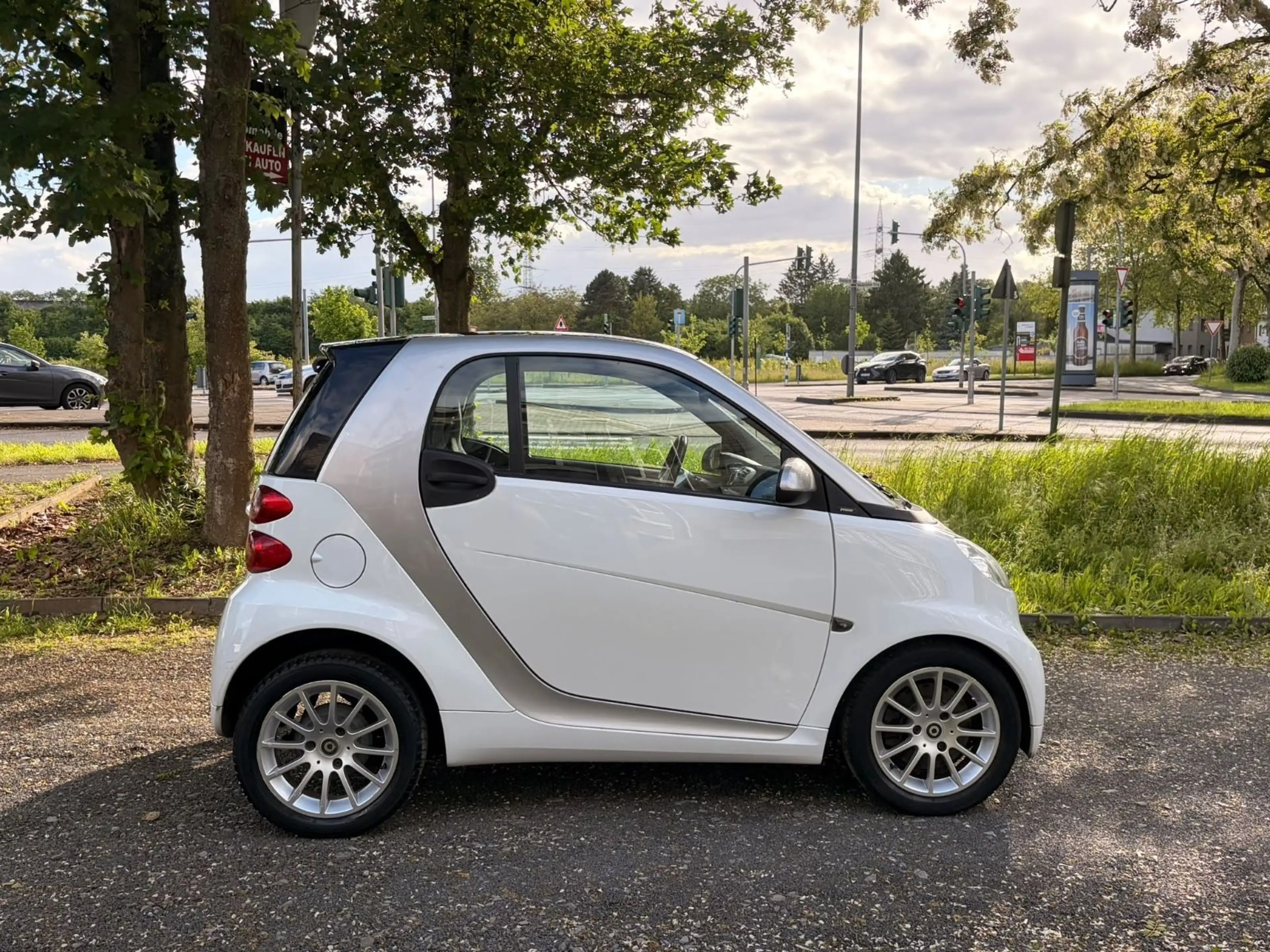 smart forTwo fortwo coupe Micro Hybrid Drive 52 kW — photo 6