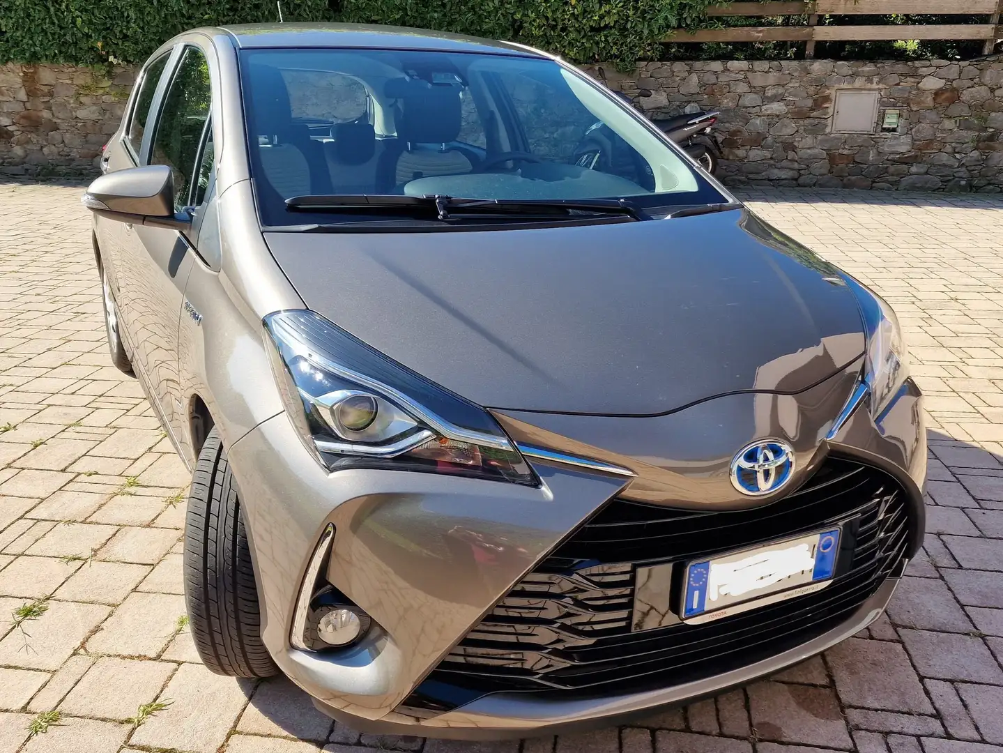 Toyota Yaris Yaris III 2017 5p 1.5h Active my18 Argento - 1