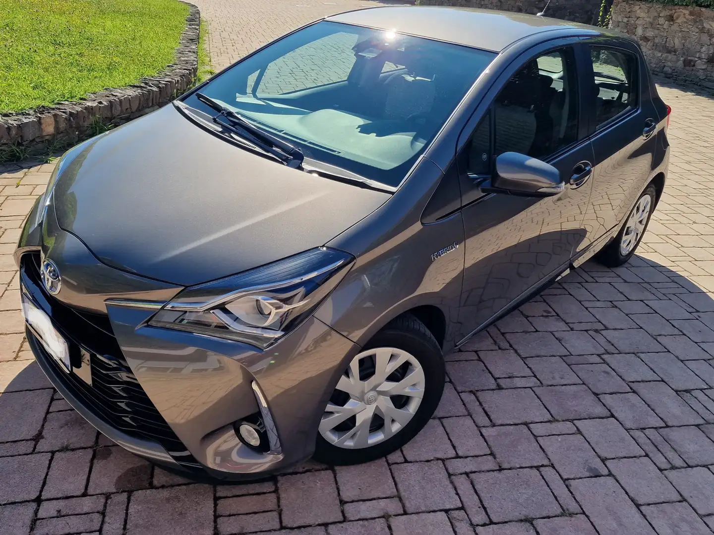 Toyota Yaris Yaris III 2017 5p 1.5h Active my18 Argento - 2