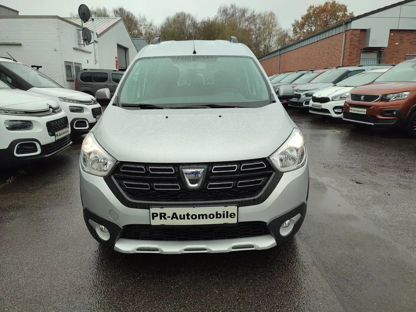 Dacia Dokker Dokker TCe 115 Stepway Celebration Silber - 2