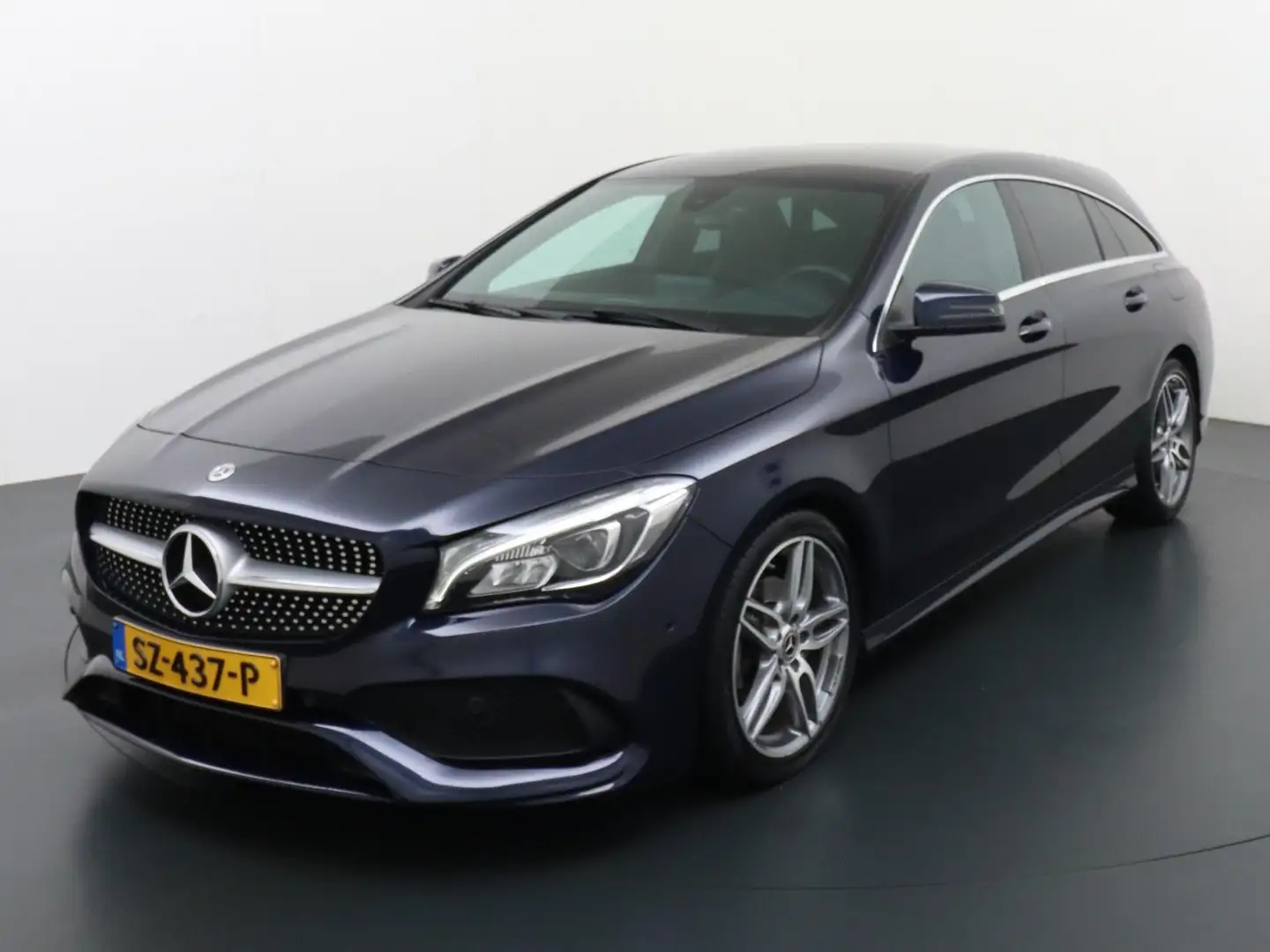 Mercedes-Benz CLA 180 Shooting Brake Business Solution AMG Blauw - 1